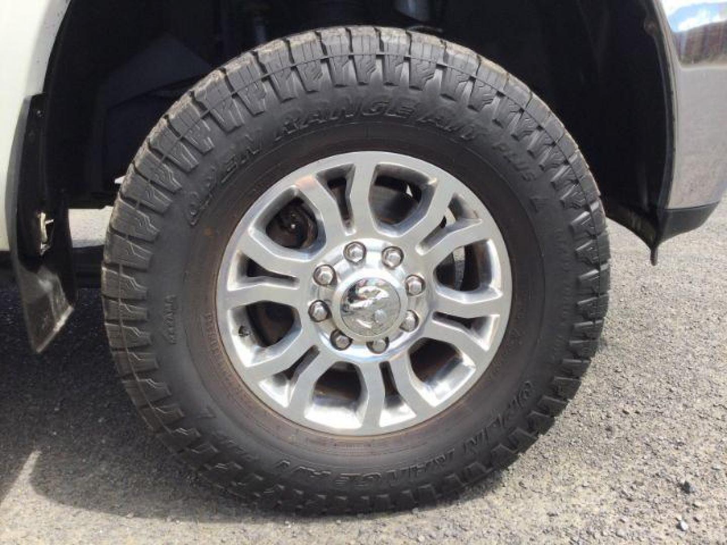 2018 Pearl White /Black, leather RAM 2500 Laramie Crew Cab SWB 4WD (3C6UR5FL4JG) with an 6.7L L6 OHV 24V TURBO DIESEL engine, 6-Speed Automatic transmission, located at 1801 Main Street, Lewiston, 83501, (208) 743-9371, 46.417065, -117.004799 - Photo#21