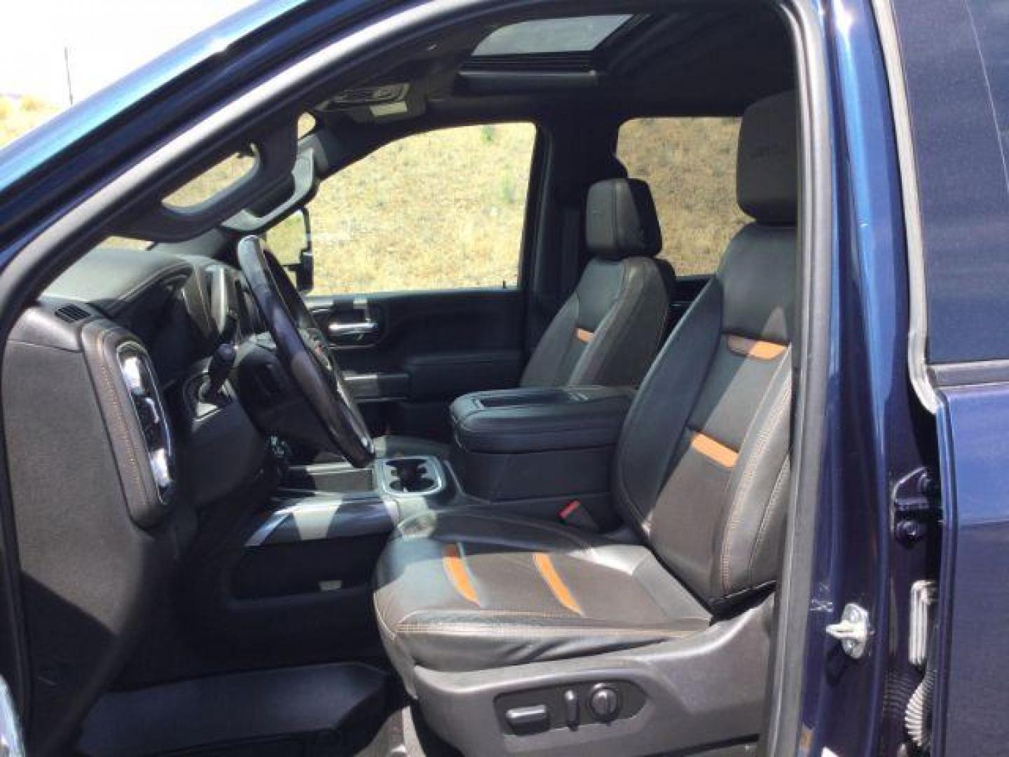 2022 Pacific Blue Metallic /Jet Black w/Kalahari Accents GMC Sierra 2500HD AT4 (1GT49PEY2NF) with an 6.6L V-8 gasoline direct injection engine, 10-speed automatic transmission, located at 1801 Main Street, Lewiston, 83501, (208) 743-9371, 46.417065, -117.004799 - Photo#5