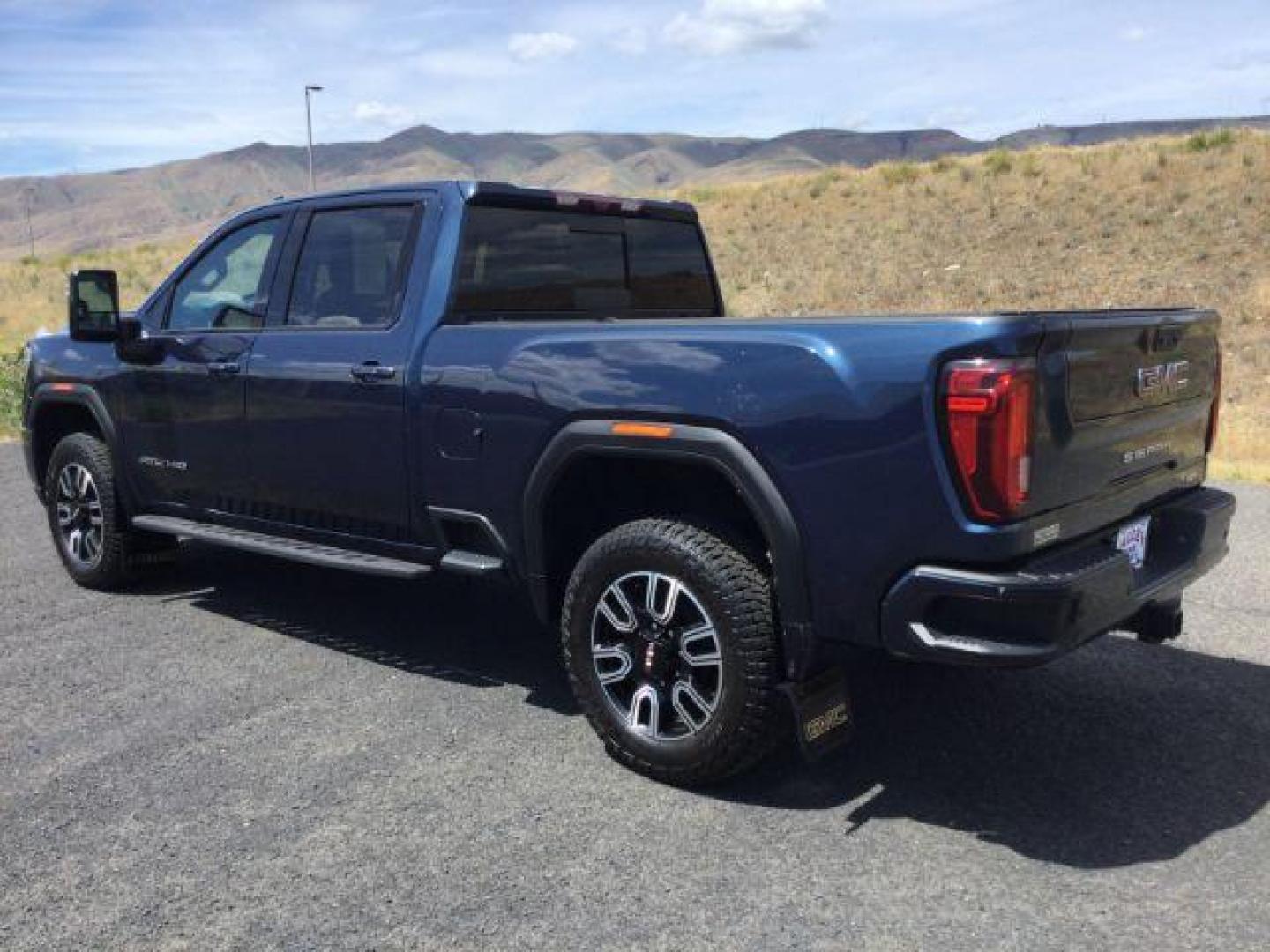 2022 Pacific Blue Metallic /Jet Black w/Kalahari Accents GMC Sierra 2500HD AT4 (1GT49PEY2NF) with an 6.6L V-8 gasoline direct injection engine, 10-speed automatic transmission, located at 1801 Main Street, Lewiston, 83501, (208) 743-9371, 46.417065, -117.004799 - Photo#6