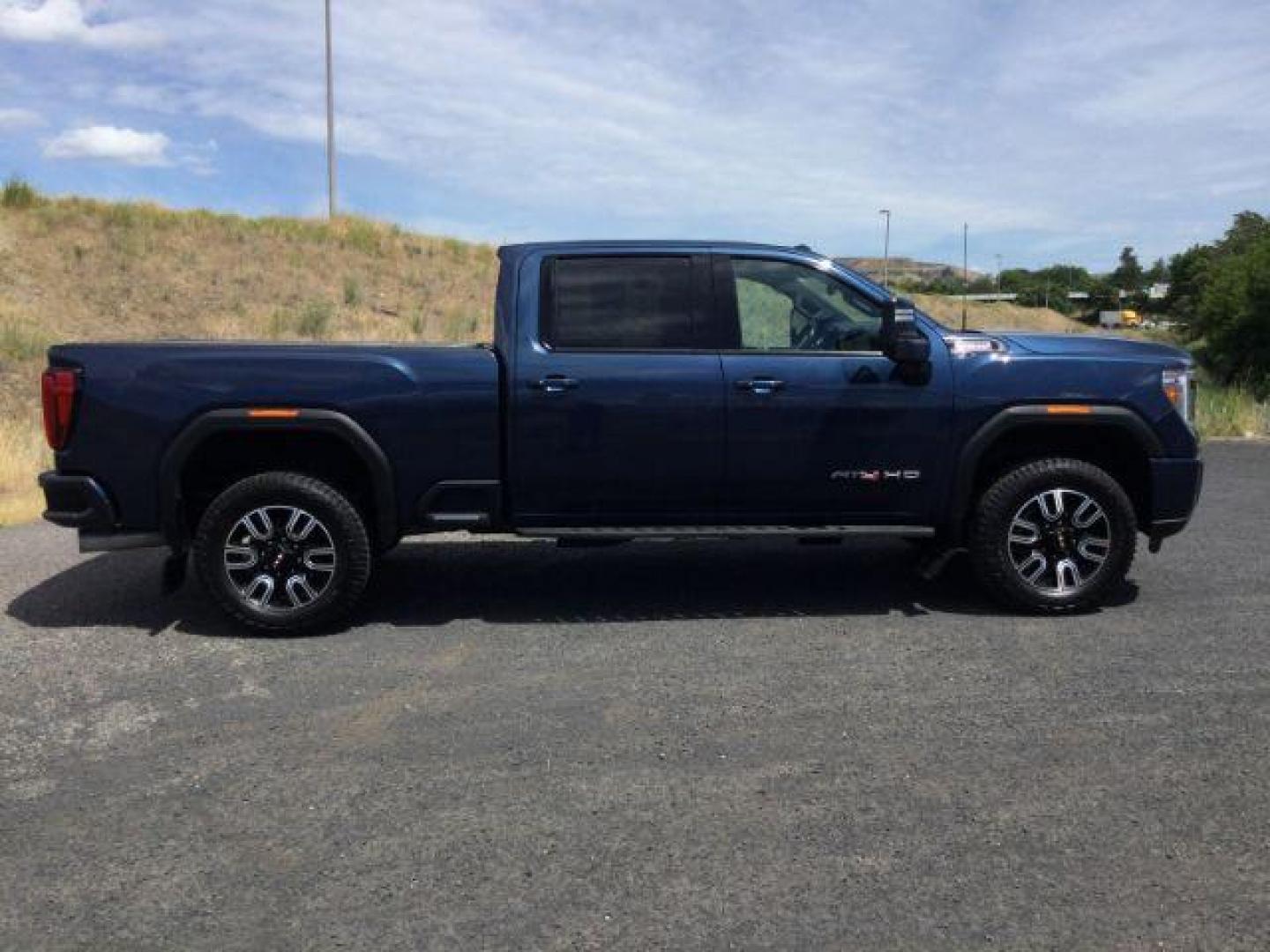 2022 Pacific Blue Metallic /Jet Black w/Kalahari Accents GMC Sierra 2500HD AT4 (1GT49PEY2NF) with an 6.6L V-8 gasoline direct injection engine, 10-speed automatic transmission, located at 1801 Main Street, Lewiston, 83501, (208) 743-9371, 46.417065, -117.004799 - Photo#16