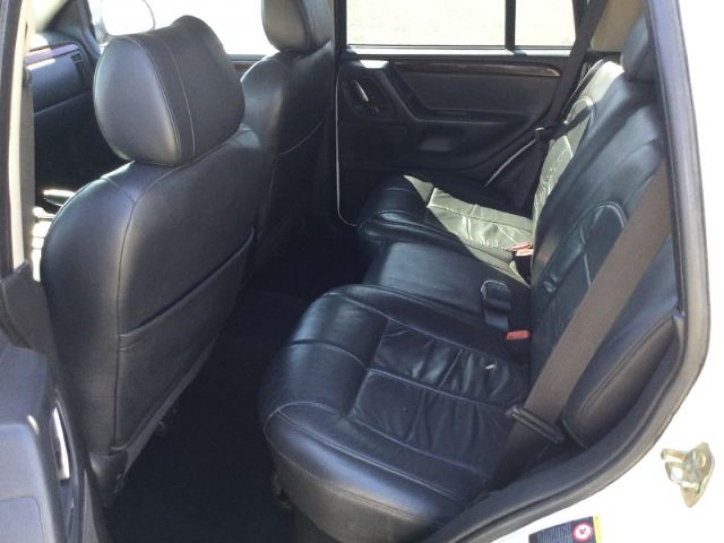 2003 Stone White Clearcoat /Dark Slate Gray Jeep Grand Cherokee Limited (1J8GW58N53C) with an Power Tech 4.7L V-8 regular unleaded engine, Automatic transmission, located at 1801 Main Street, Lewiston, 83501, (208) 743-9371, 46.417065, -117.004799- Photo#4