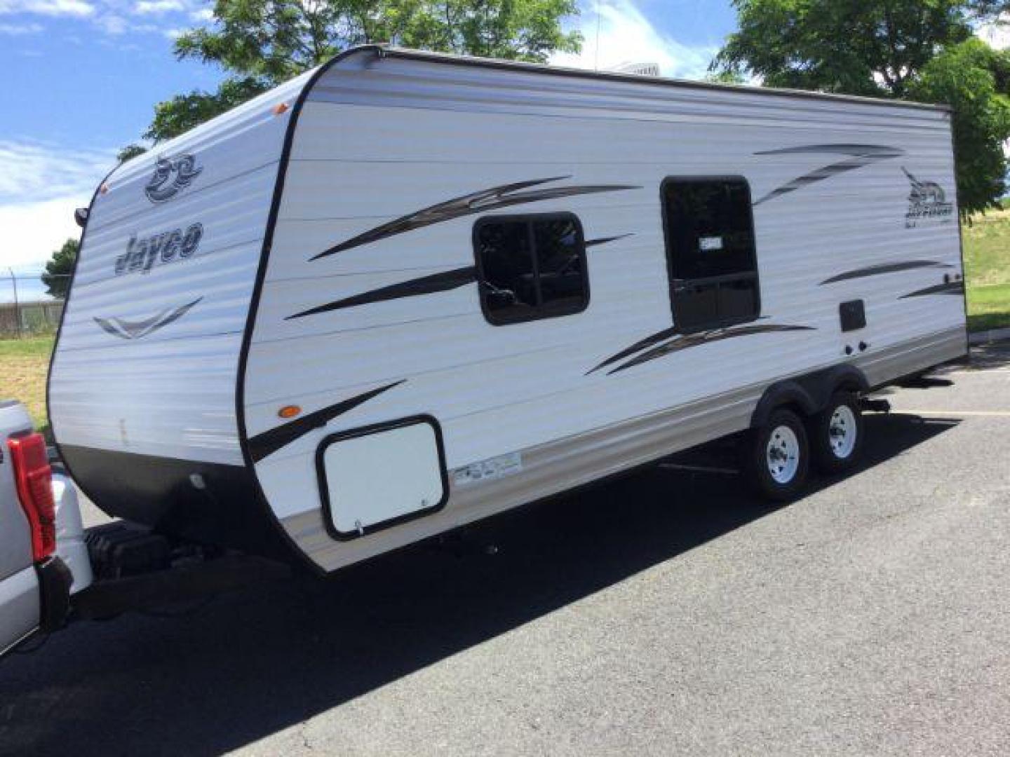 2018 WHITE /brown leather JAY FLIGHT SLX 224 RV (1UJBJ0BM9J7) , located at 1801 Main Street, Lewiston, 83501, (208) 743-9371, 46.417065, -117.004799- Photo#7