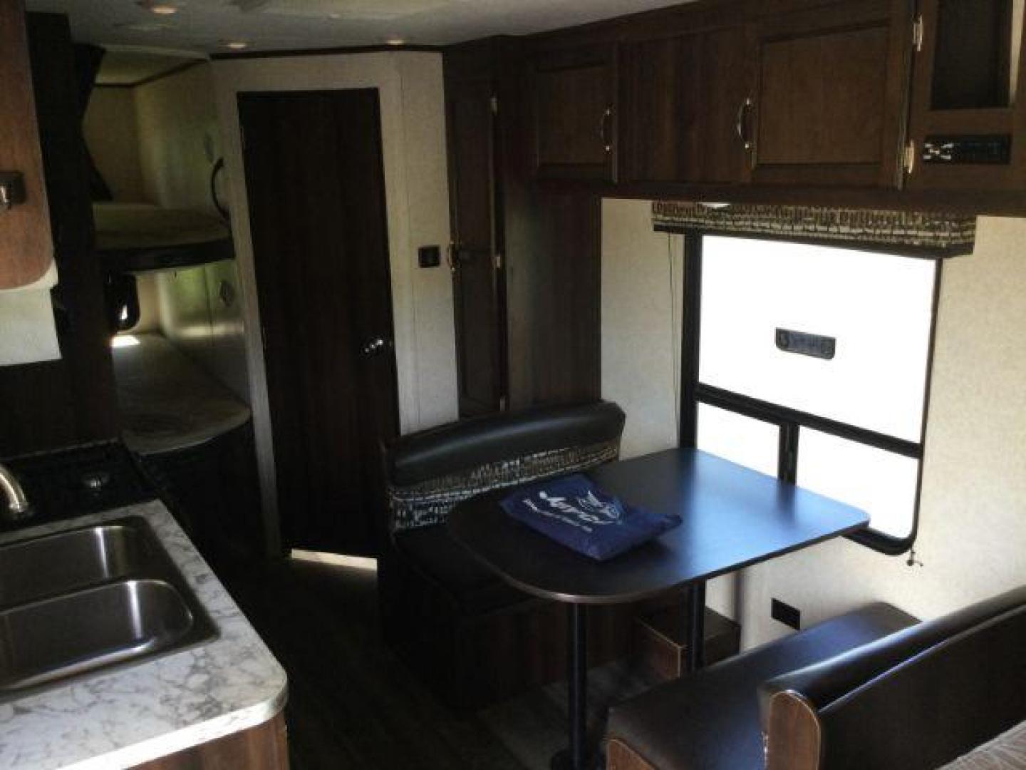 2018 WHITE /brown leather JAY FLIGHT SLX 224 RV (1UJBJ0BM9J7) , located at 1801 Main Street, Lewiston, 83501, (208) 743-9371, 46.417065, -117.004799- Photo#11