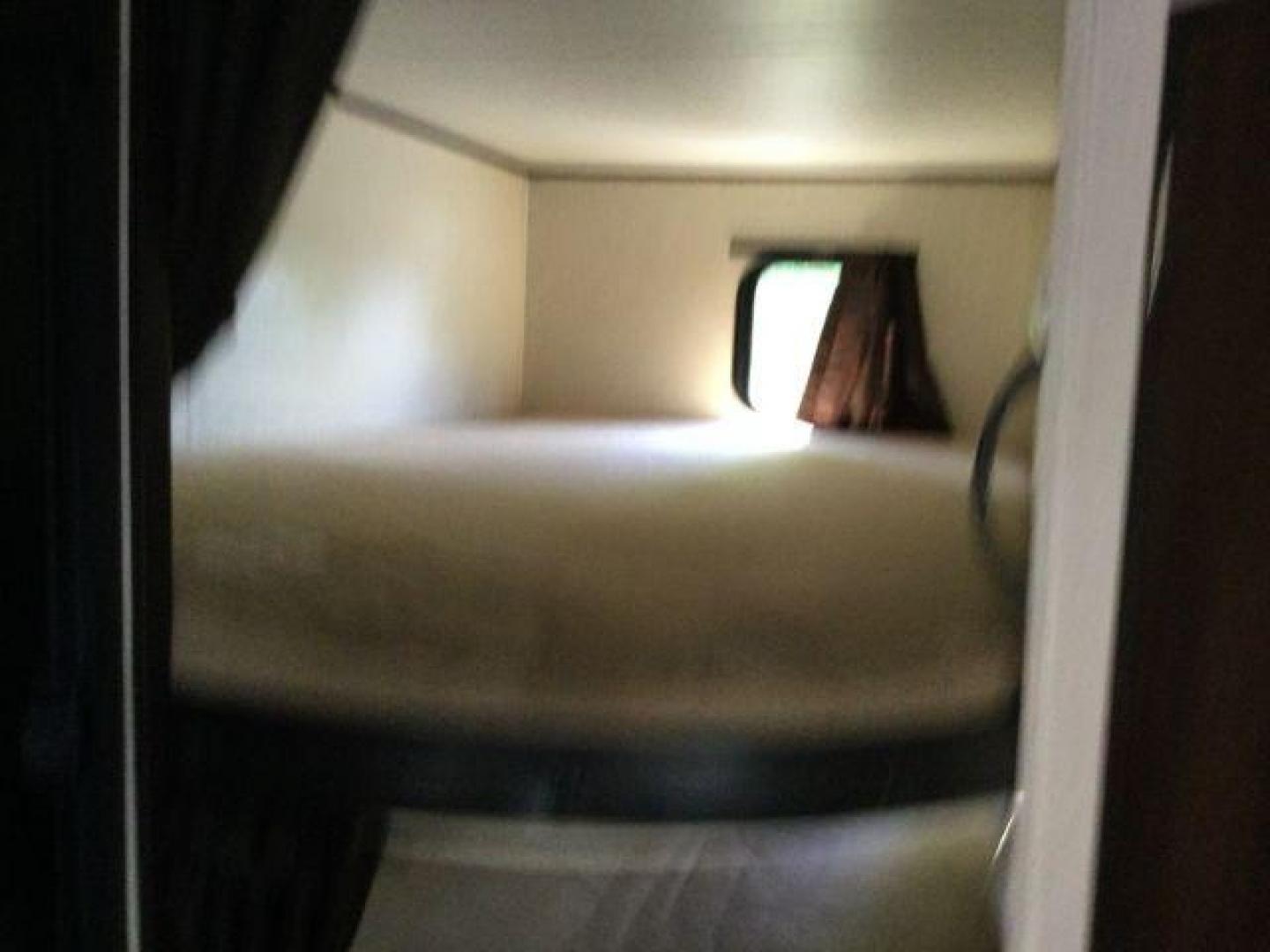 2018 WHITE /brown leather JAY FLIGHT SLX 224 RV (1UJBJ0BM9J7) , located at 1801 Main Street, Lewiston, 83501, (208) 743-9371, 46.417065, -117.004799- Photo#14