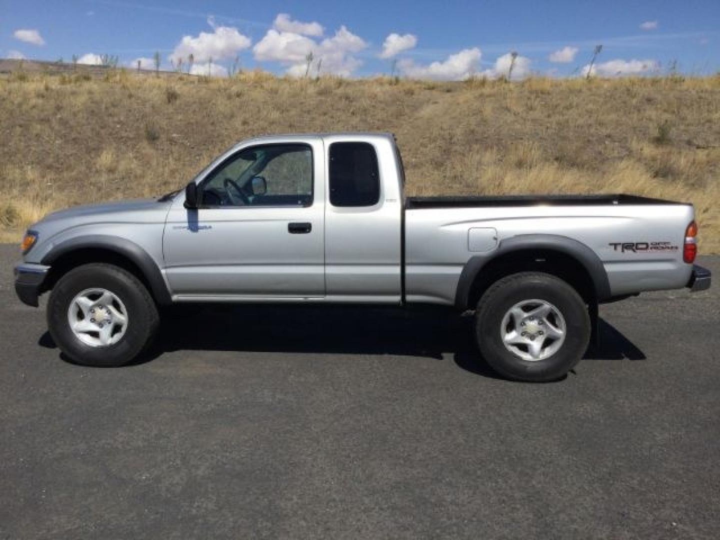 2001 Lunar Mist Metallic Toyota Tacoma Base V6 (5TEWN72N81Z) with an 3.4L V-6 DOHC engine, located at 1801 Main Street, Lewiston, 83501, (208) 743-9371, 46.417065, -117.004799- Photo#2