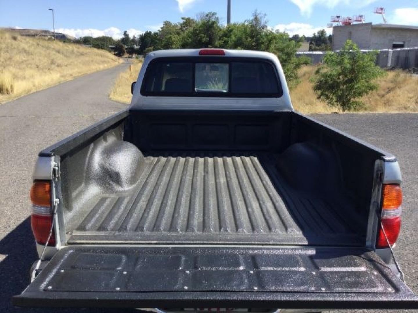 2001 Lunar Mist Metallic Toyota Tacoma Base V6 (5TEWN72N81Z) with an 3.4L V-6 DOHC engine, located at 1801 Main Street, Lewiston, 83501, (208) 743-9371, 46.417065, -117.004799- Photo#10