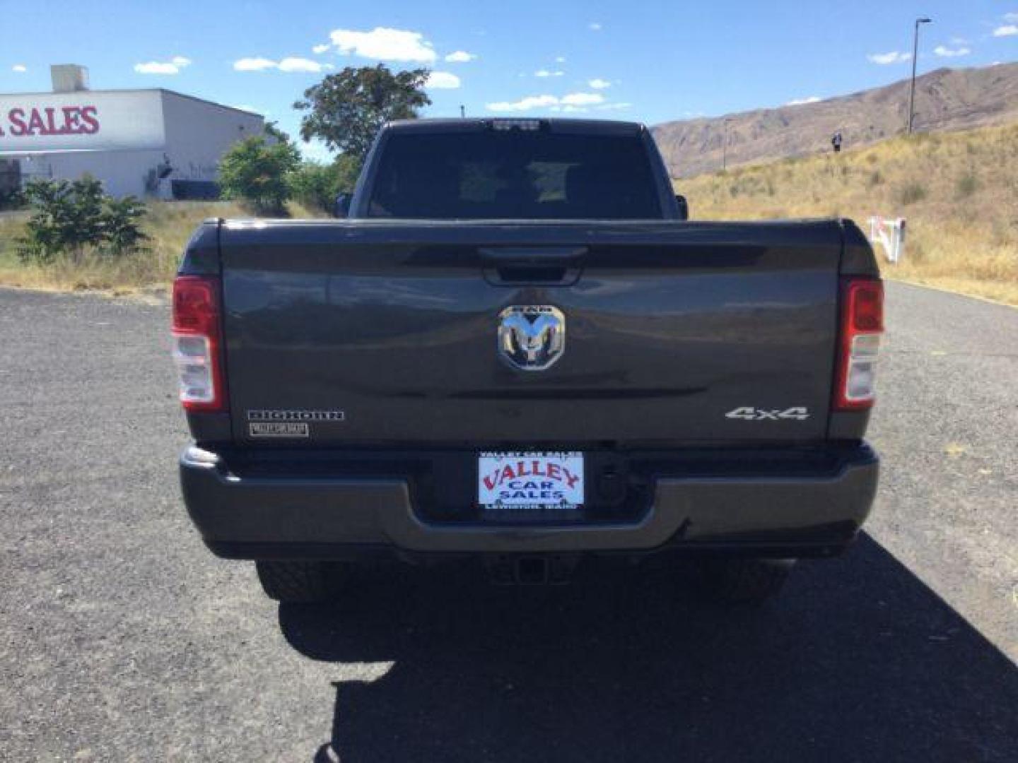 2019 Granite Crystal Metallic Clearcoat /Diesel Gray/Black Ram 3500 Big Horn Crew Cab 4x4 8' Box (3C63R3HL1KG) with an Cummins 6.7L I-6 diesel direct injection engine, 6-Speed Automatic transmission, located at 1801 Main Street, Lewiston, 83501, (208) 743-9371, 46.417065, -117.004799- Photo#10