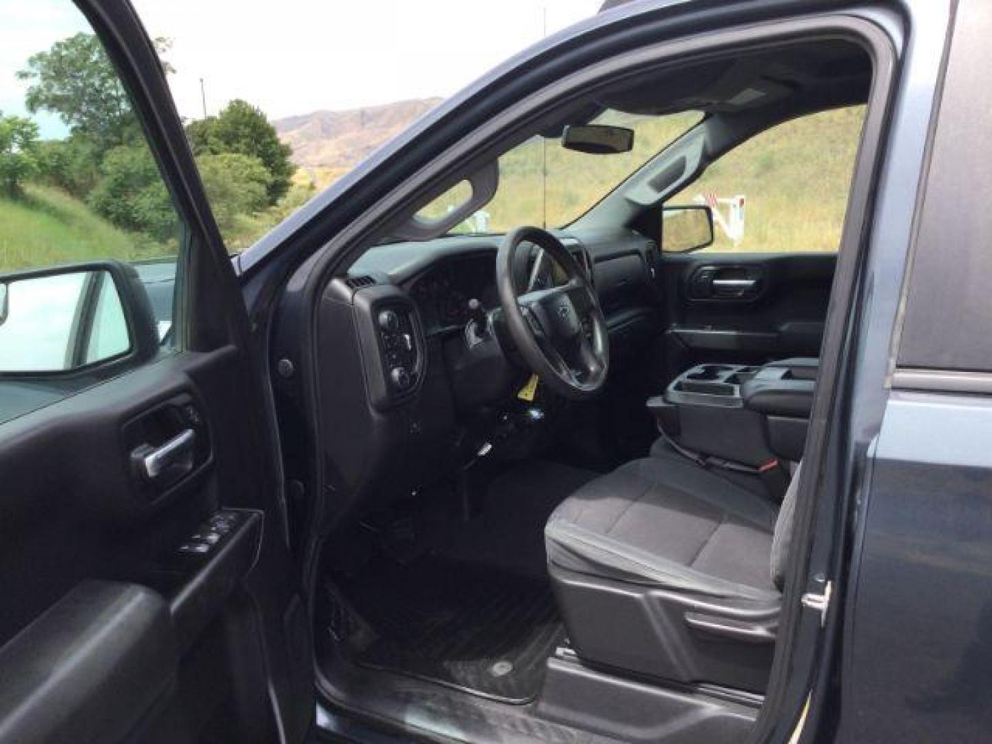 2019 Shadow Gray Metallic /Jet Black Chevrolet Silverado 1500 Custom Trail Boss (1GCPYCEF7KZ) with an EcoTec3 5.3L V-8 gasoline direct injection engine, 8-Speed Automatic transmission, located at 1801 Main Street, Lewiston, 83501, (208) 743-9371, 46.417065, -117.004799 - Photo#3