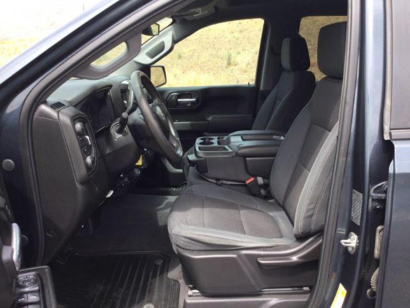 2019 Shadow Gray Metallic /Jet Black Chevrolet Silverado 1500 Custom Trail Boss (1GCPYCEF7KZ) with an EcoTec3 5.3L V-8 gasoline direct injection engine, 8-Speed Automatic transmission, located at 1801 Main Street, Lewiston, 83501, (208) 743-9371, 46.417065, -117.004799 - Photo#5