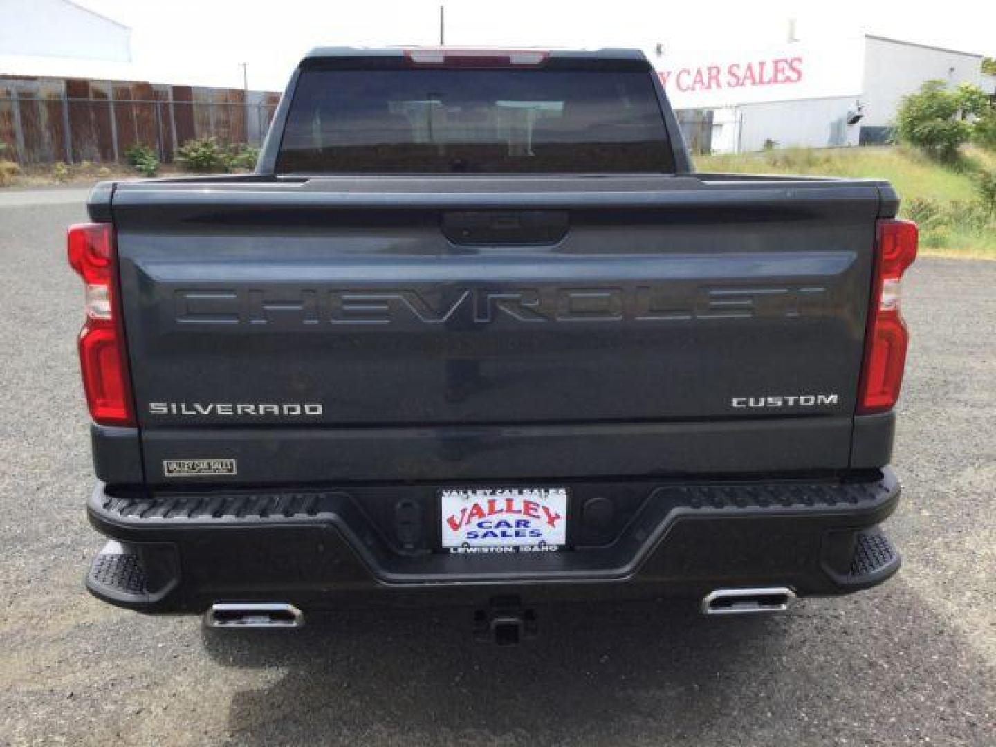 2019 Shadow Gray Metallic /Jet Black Chevrolet Silverado 1500 Custom Trail Boss (1GCPYCEF7KZ) with an EcoTec3 5.3L V-8 gasoline direct injection engine, 8-Speed Automatic transmission, located at 1801 Main Street, Lewiston, 83501, (208) 743-9371, 46.417065, -117.004799 - Photo#9