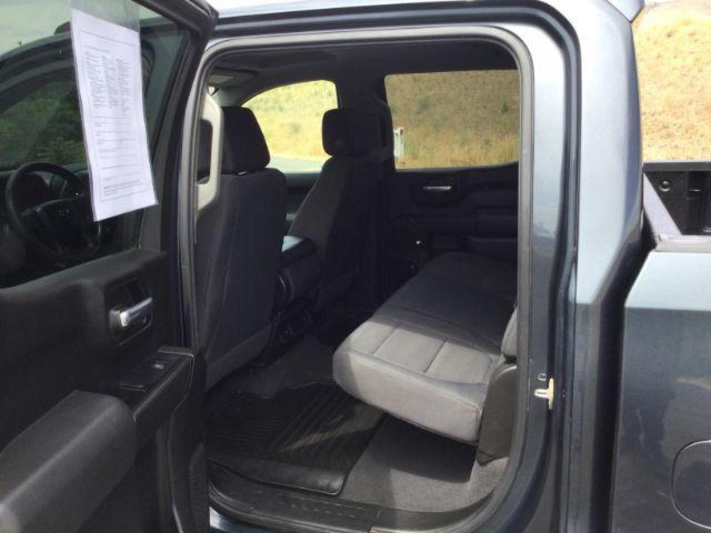 2019 Shadow Gray Metallic /Jet Black Chevrolet Silverado 1500 Custom Trail Boss (1GCPYCEF7KZ) with an EcoTec3 5.3L V-8 gasoline direct injection engine, 8-Speed Automatic transmission, located at 1801 Main Street, Lewiston, 83501, (208) 743-9371, 46.417065, -117.004799 - Photo#10