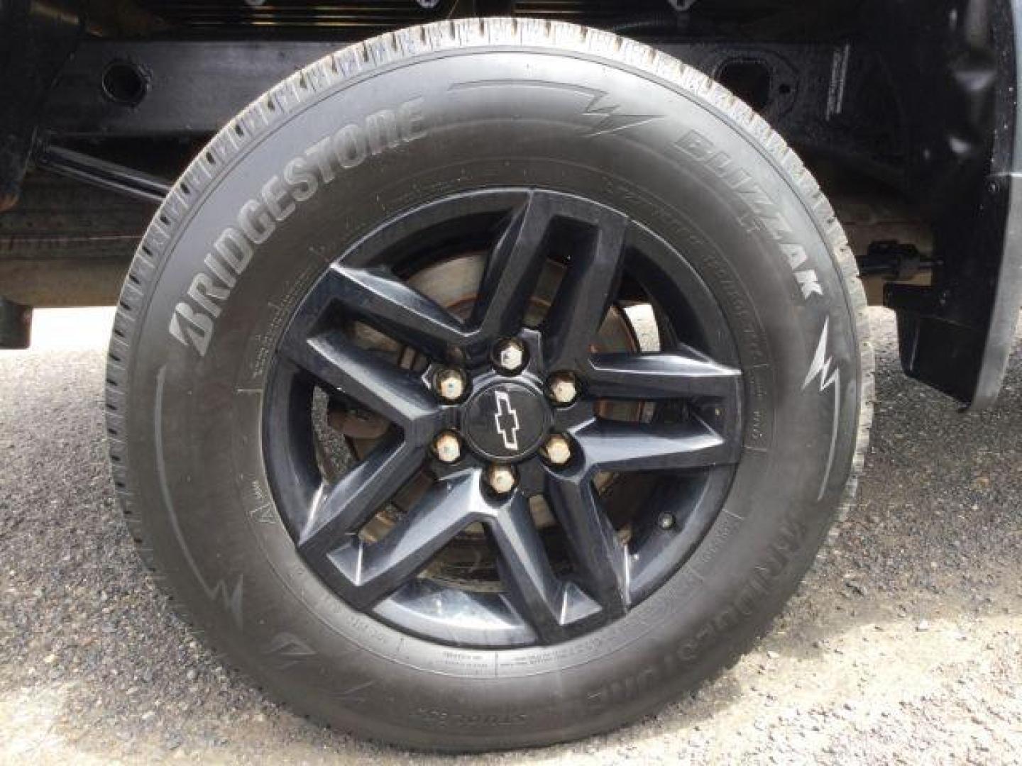 2019 Shadow Gray Metallic /Jet Black Chevrolet Silverado 1500 Custom Trail Boss (1GCPYCEF7KZ) with an EcoTec3 5.3L V-8 gasoline direct injection engine, 8-Speed Automatic transmission, located at 1801 Main Street, Lewiston, 83501, (208) 743-9371, 46.417065, -117.004799 - Photo#16