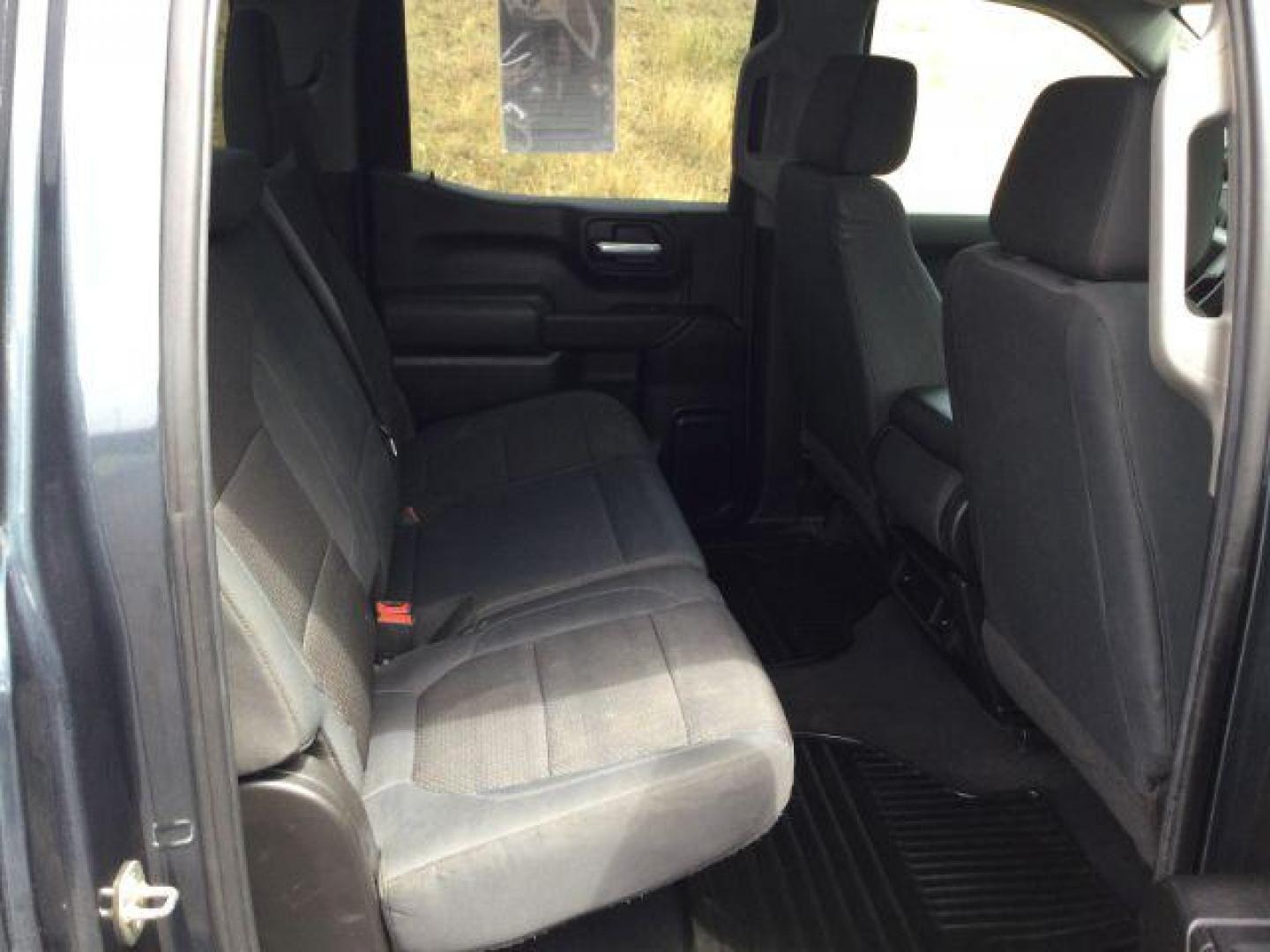 2019 Shadow Gray Metallic /Jet Black Chevrolet Silverado 1500 Custom Trail Boss (1GCPYCEF7KZ) with an EcoTec3 5.3L V-8 gasoline direct injection engine, 8-Speed Automatic transmission, located at 1801 Main Street, Lewiston, 83501, (208) 743-9371, 46.417065, -117.004799 - Photo#17