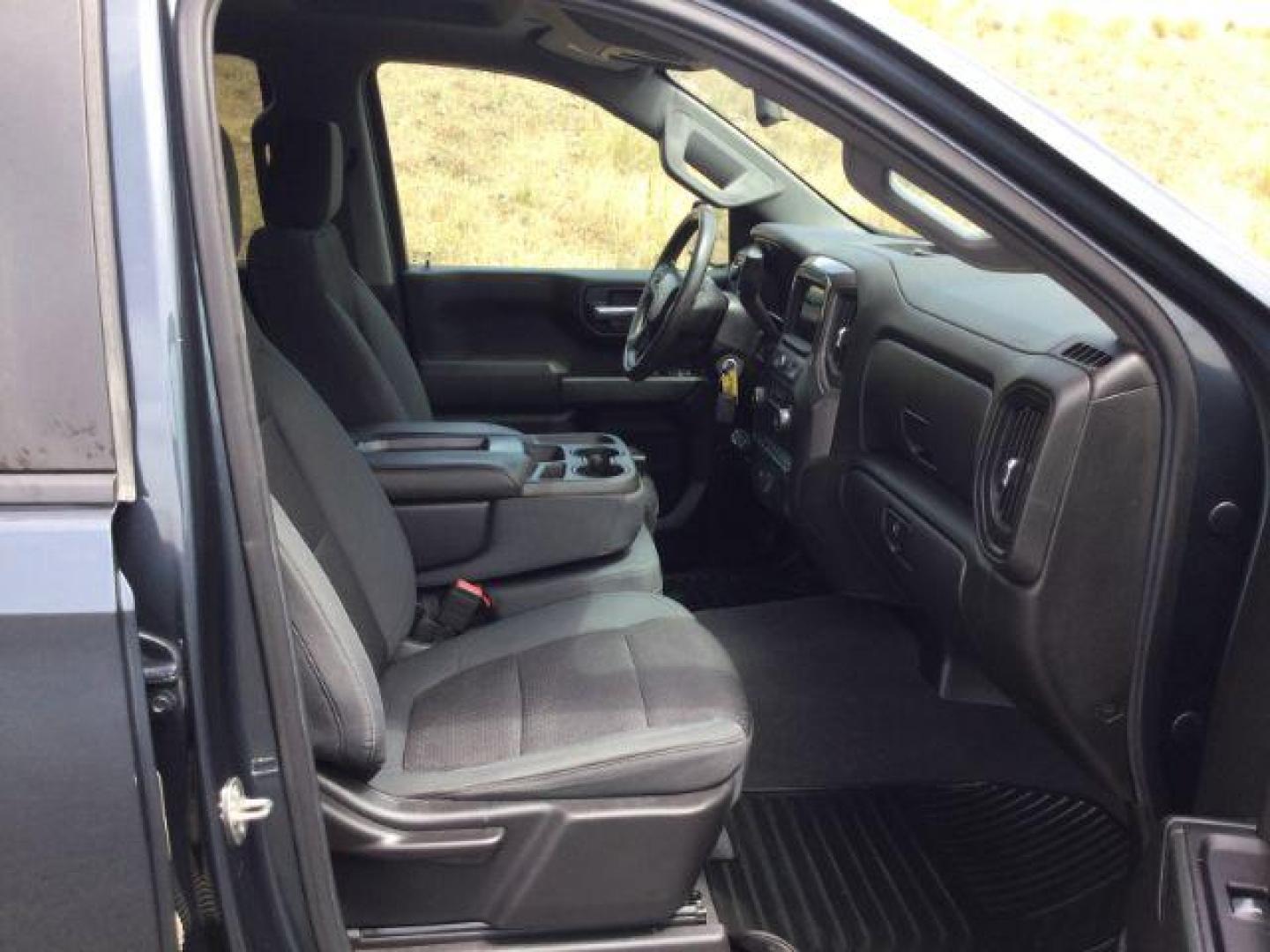 2019 Shadow Gray Metallic /Jet Black Chevrolet Silverado 1500 Custom Trail Boss (1GCPYCEF7KZ) with an EcoTec3 5.3L V-8 gasoline direct injection engine, 8-Speed Automatic transmission, located at 1801 Main Street, Lewiston, 83501, (208) 743-9371, 46.417065, -117.004799 - Photo#18