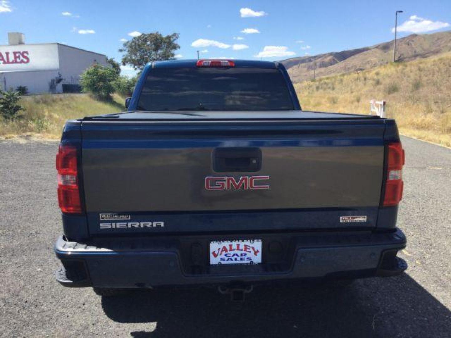 2015 Stone Blue Metallic /Jet Black GMC Sierra 1500 SLT (1GTV2VEC0FZ) with an EcoTec3 6.2L V-8 gasoline direct injection engine, 6-Speed Automatic transmission, located at 1801 Main Street, Lewiston, 83501, (208) 743-9371, 46.417065, -117.004799- Photo#8