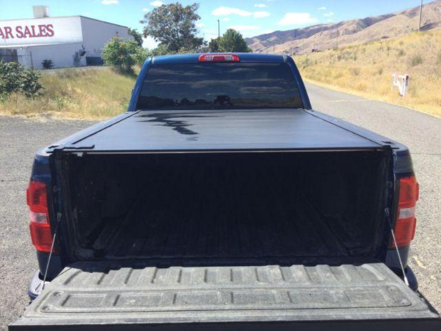 2015 Stone Blue Metallic /Jet Black GMC Sierra 1500 SLT (1GTV2VEC0FZ) with an EcoTec3 6.2L V-8 gasoline direct injection engine, 6-Speed Automatic transmission, located at 1801 Main Street, Lewiston, 83501, (208) 743-9371, 46.417065, -117.004799- Photo#9