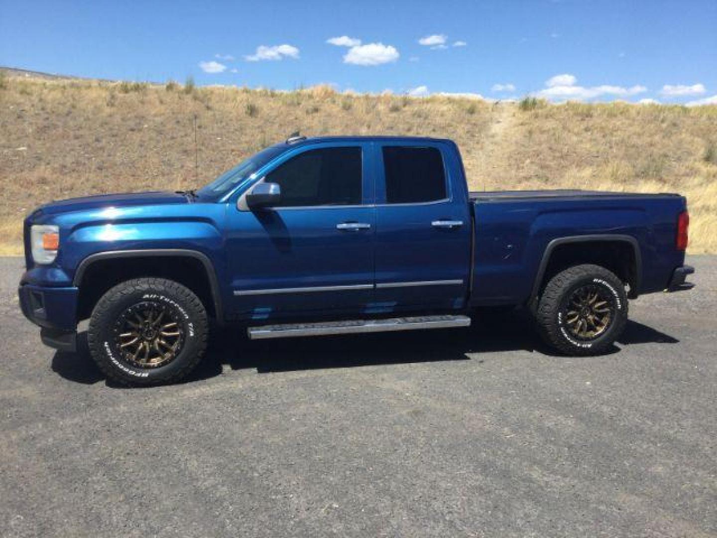 2015 Stone Blue Metallic /Jet Black GMC Sierra 1500 SLT (1GTV2VEC0FZ) with an EcoTec3 6.2L V-8 gasoline direct injection engine, 6-Speed Automatic transmission, located at 1801 Main Street, Lewiston, 83501, (208) 743-9371, 46.417065, -117.004799- Photo#15