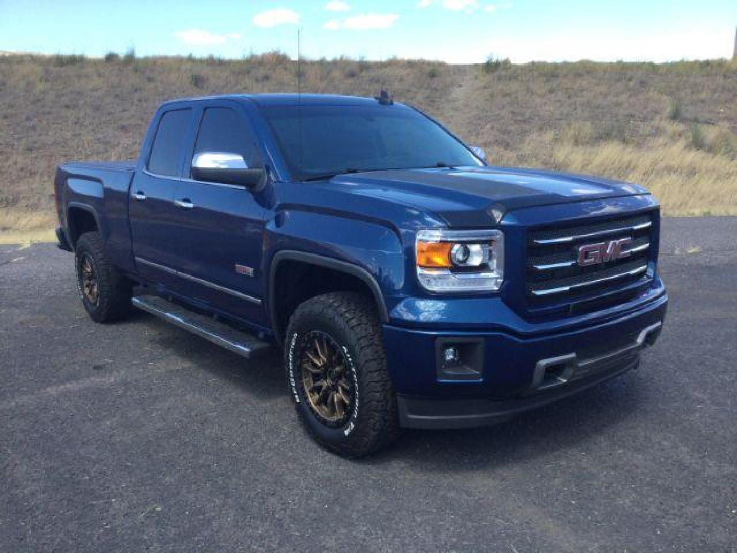 2015 Stone Blue Metallic /Jet Black GMC Sierra 1500 SLT (1GTV2VEC0FZ) with an EcoTec3 6.2L V-8 gasoline direct injection engine, 6-Speed Automatic transmission, located at 1801 Main Street, Lewiston, 83501, (208) 743-9371, 46.417065, -117.004799- Photo#21