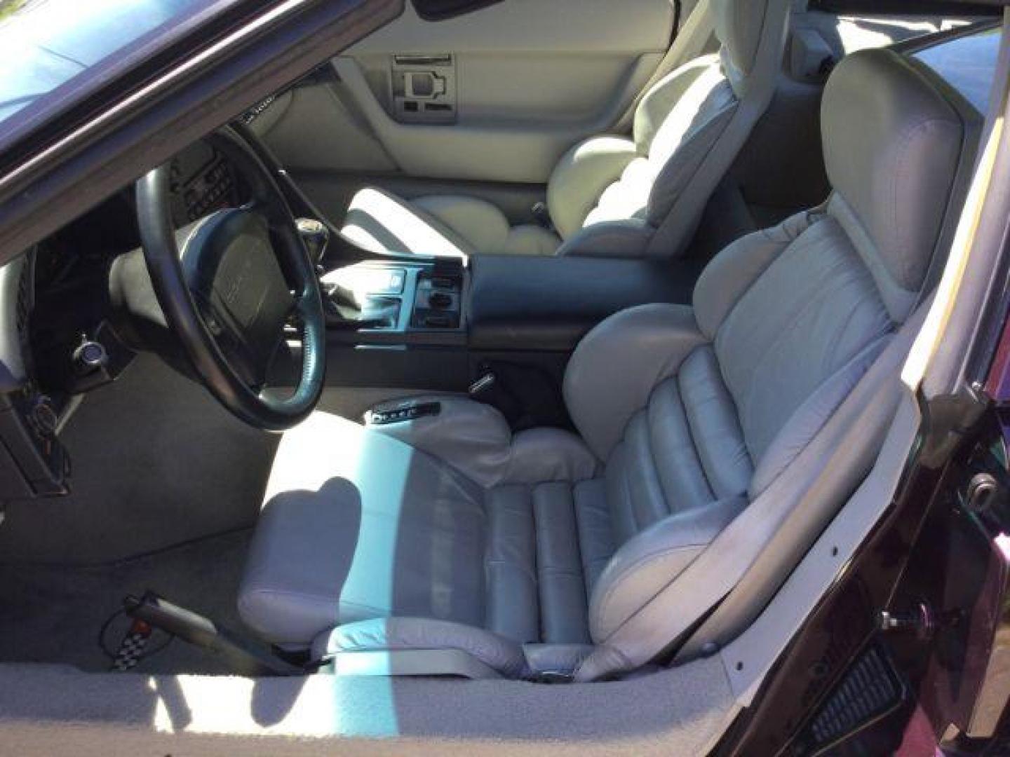 1992 BLACK ROSE METALLIC /Light Gray Leather Chevrolet Corvette LT1 2DR (1G1YY23P7N5) with an 5.7LT1 V8 engine, 6-Speed Manual transmission, located at 1801 Main Street, Lewiston, 83501, (208) 743-9371, 46.417065, -117.004799 - Photo#4
