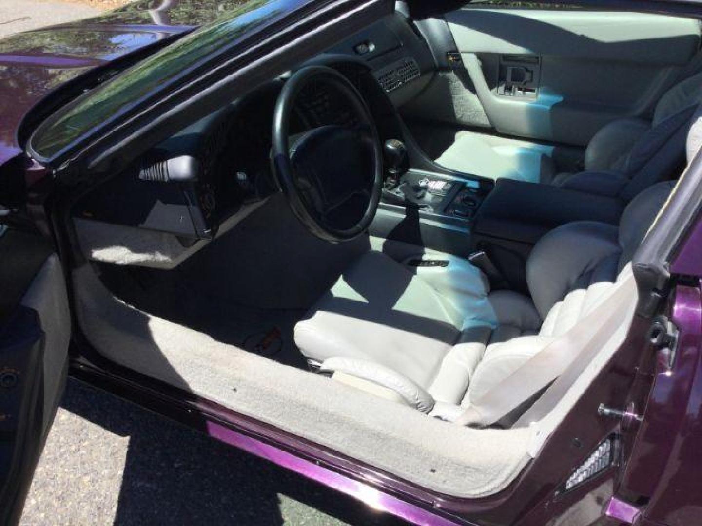 1992 BLACK ROSE METALLIC /Light Gray Leather Chevrolet Corvette LT1 2DR (1G1YY23P7N5) with an 5.7LT1 V8 engine, 6-Speed Manual transmission, located at 1801 Main Street, Lewiston, 83501, (208) 743-9371, 46.417065, -117.004799 - Photo#5