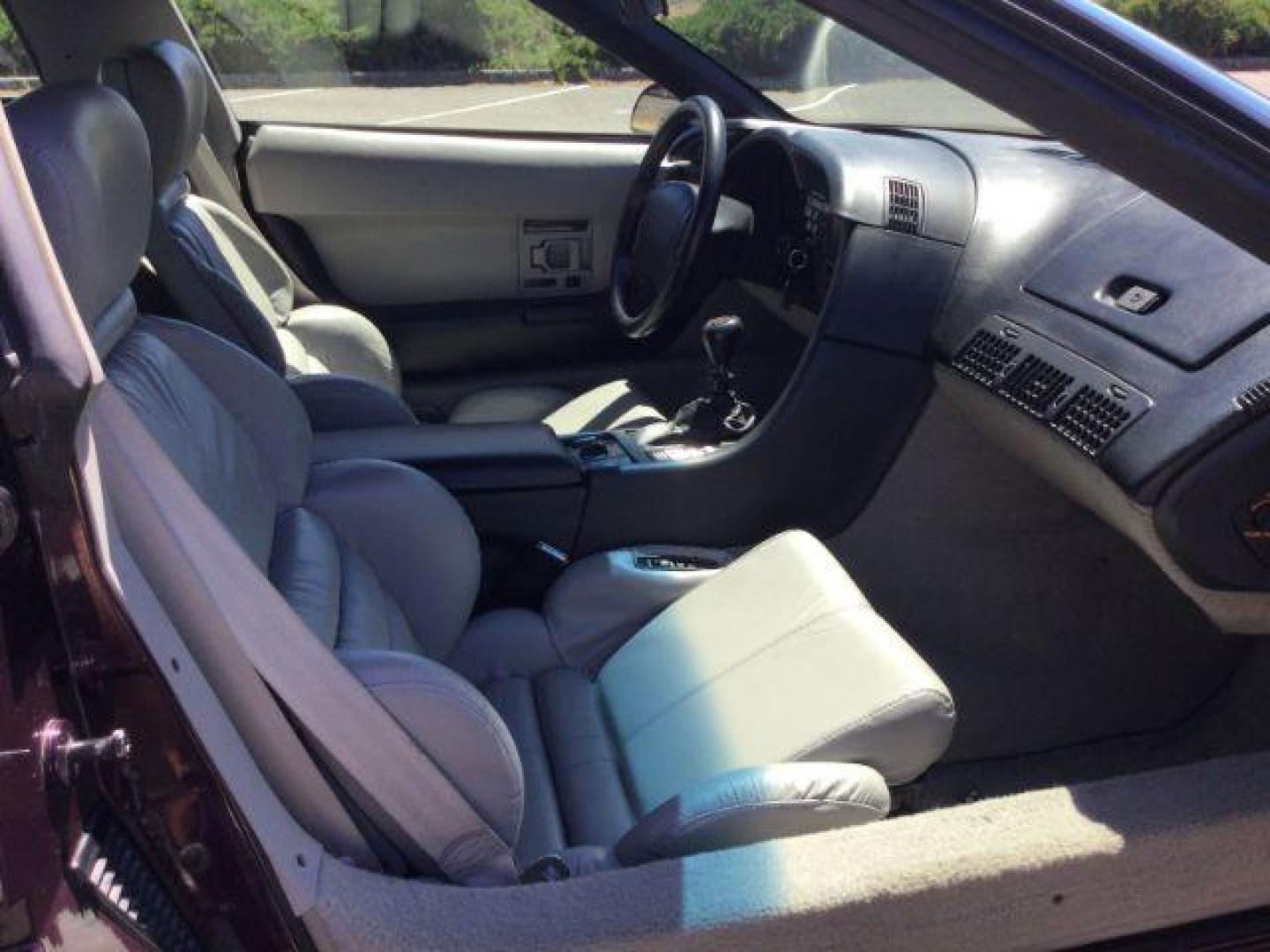 1992 BLACK ROSE METALLIC /Light Gray Leather Chevrolet Corvette LT1 2DR (1G1YY23P7N5) with an 5.7LT1 V8 engine, 6-Speed Manual transmission, located at 1801 Main Street, Lewiston, 83501, (208) 743-9371, 46.417065, -117.004799 - Photo#10