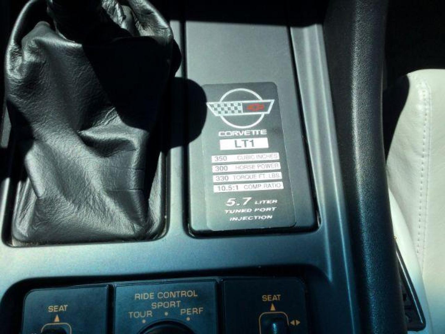 1992 BLACK ROSE METALLIC /Light Gray Leather Chevrolet Corvette LT1 2DR (1G1YY23P7N5) with an 5.7LT1 V8 engine, 6-Speed Manual transmission, located at 1801 Main Street, Lewiston, 83501, (208) 743-9371, 46.417065, -117.004799 - Photo#13