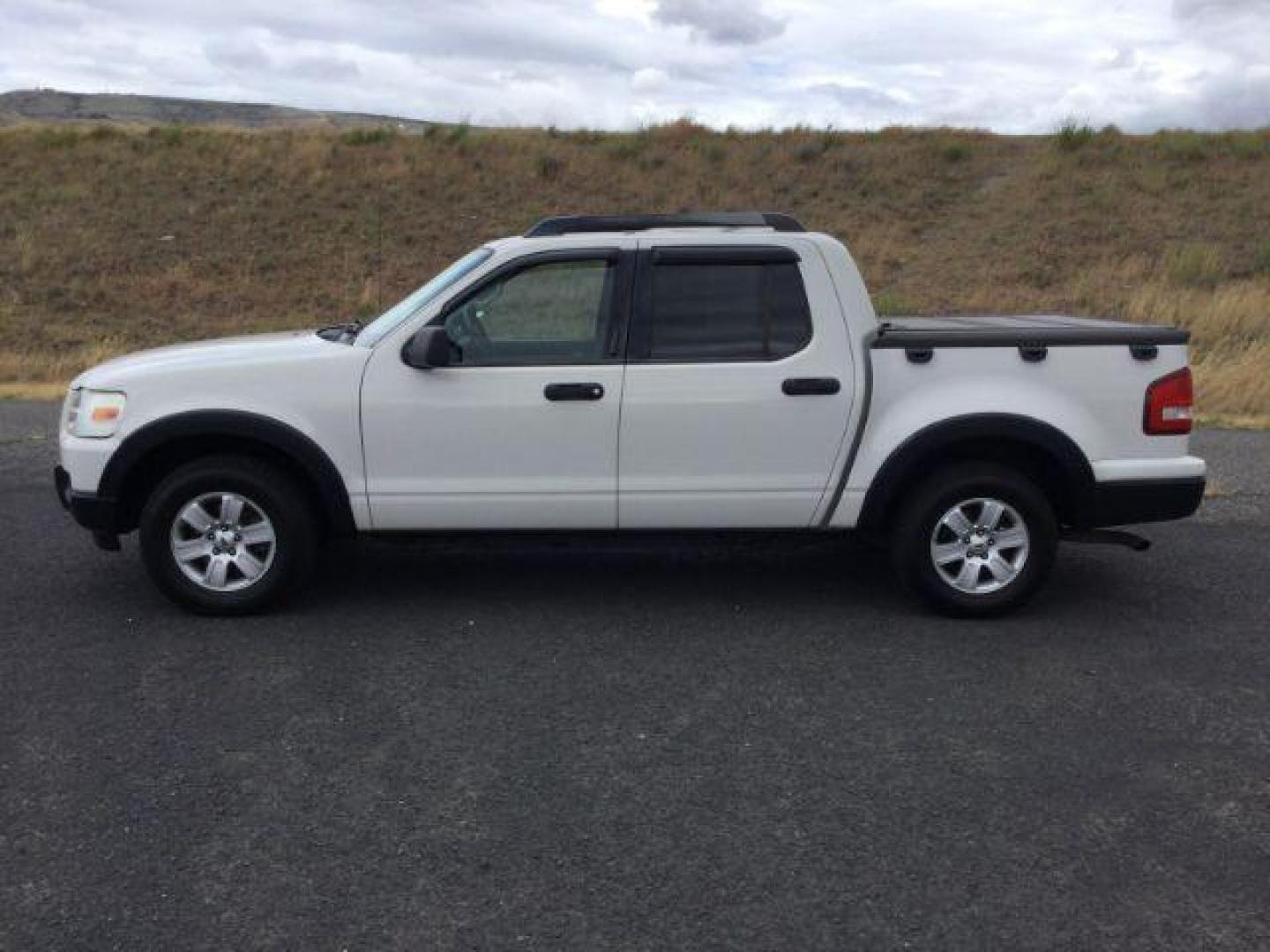 2009 White Suede Clearcoat Ford Explorer Sport Trac XLT (1FMEU51E89U) with an 4L V-6 regular unleaded engine, located at 1801 Main Street, Lewiston, 83501, (208) 743-9371, 46.417065, -117.004799 - Photo#2