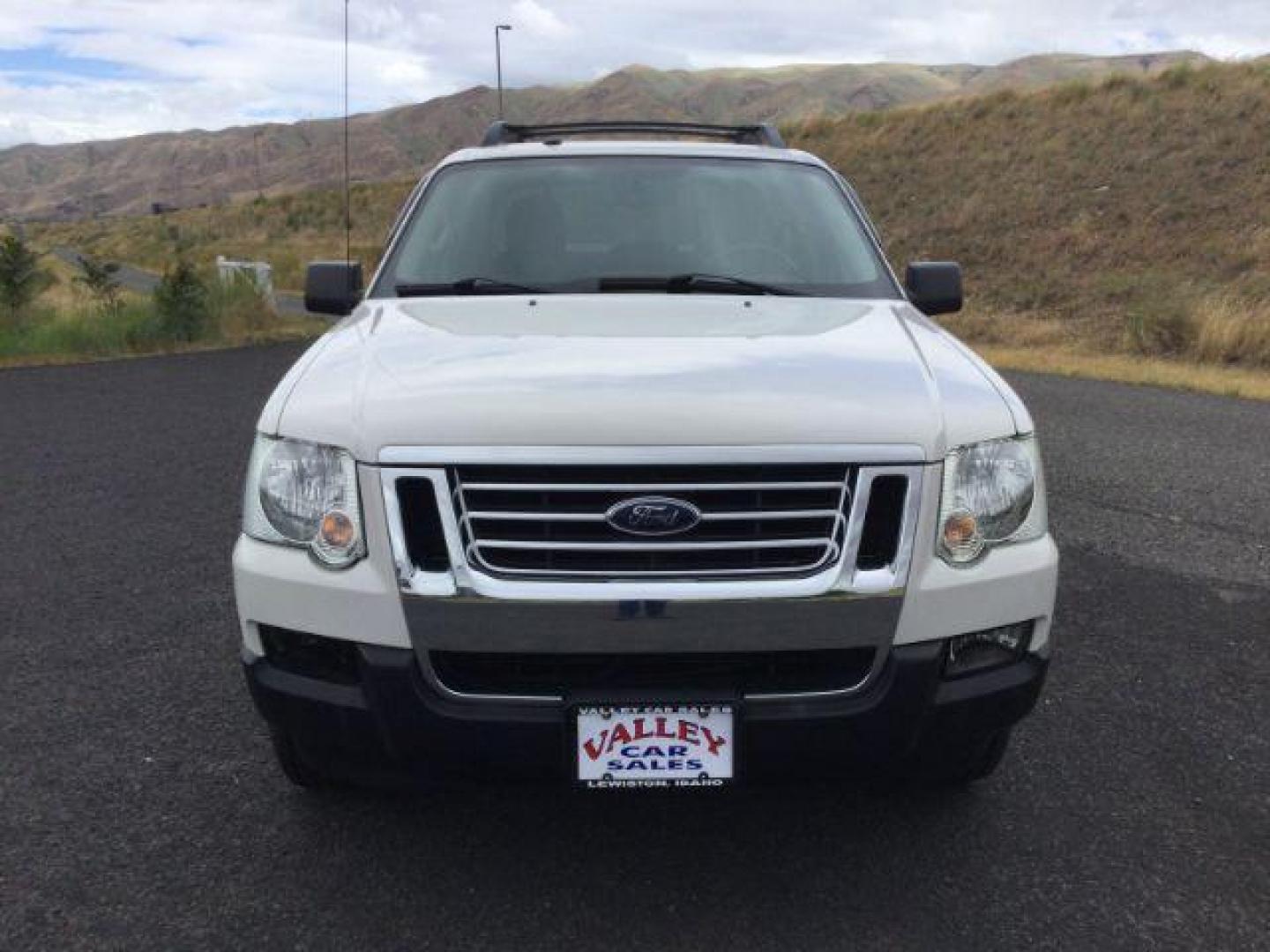 2009 White Suede Clearcoat Ford Explorer Sport Trac XLT (1FMEU51E89U) with an 4L V-6 regular unleaded engine, located at 1801 Main Street, Lewiston, 83501, (208) 743-9371, 46.417065, -117.004799 - Photo#6