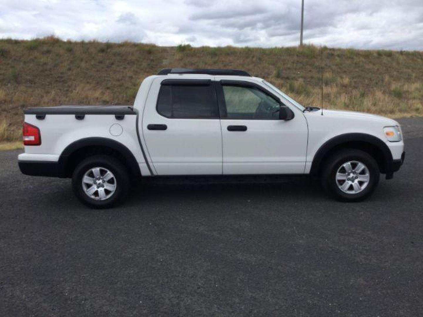 2009 White Suede Clearcoat Ford Explorer Sport Trac XLT (1FMEU51E89U) with an 4L V-6 regular unleaded engine, located at 1801 Main Street, Lewiston, 83501, (208) 743-9371, 46.417065, -117.004799 - Photo#7