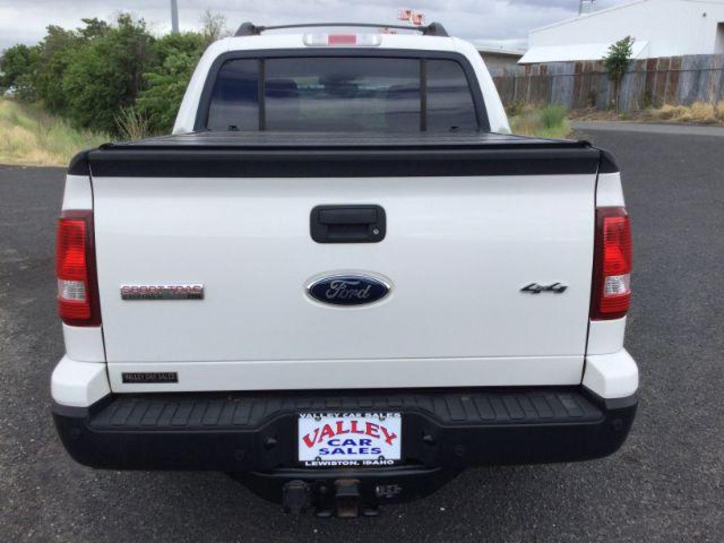 2009 White Suede Clearcoat Ford Explorer Sport Trac XLT (1FMEU51E89U) with an 4L V-6 regular unleaded engine, located at 1801 Main Street, Lewiston, 83501, (208) 743-9371, 46.417065, -117.004799 - Photo#10