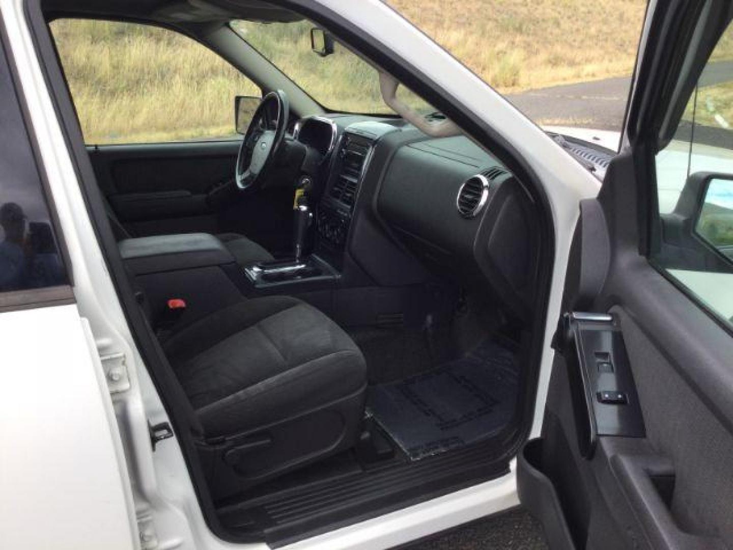2009 White Suede Clearcoat Ford Explorer Sport Trac XLT (1FMEU51E89U) with an 4L V-6 regular unleaded engine, located at 1801 Main Street, Lewiston, 83501, (208) 743-9371, 46.417065, -117.004799 - Photo#13