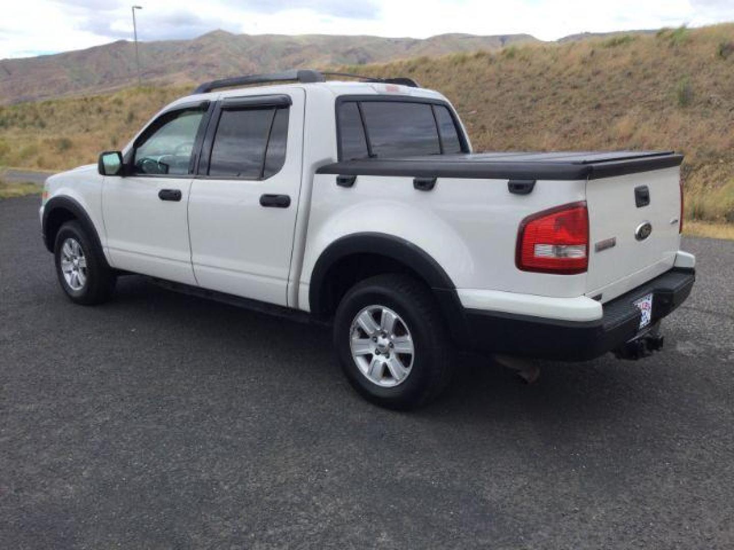 2009 White Suede Clearcoat Ford Explorer Sport Trac XLT (1FMEU51E89U) with an 4L V-6 regular unleaded engine, located at 1801 Main Street, Lewiston, 83501, (208) 743-9371, 46.417065, -117.004799 - Photo#17
