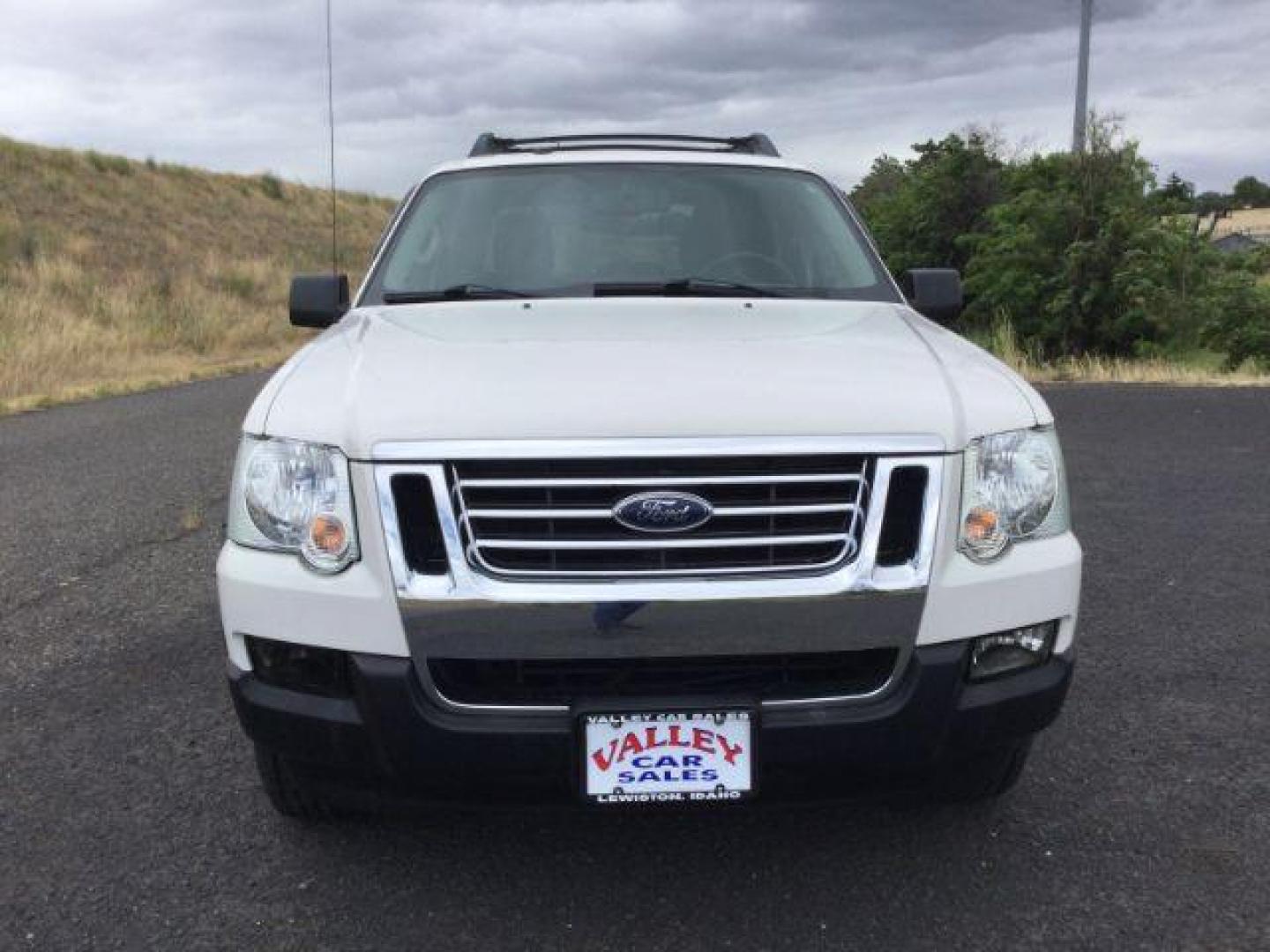 2009 White Suede Clearcoat Ford Explorer Sport Trac XLT (1FMEU51E89U) with an 4L V-6 regular unleaded engine, located at 1801 Main Street, Lewiston, 83501, (208) 743-9371, 46.417065, -117.004799 - Photo#18