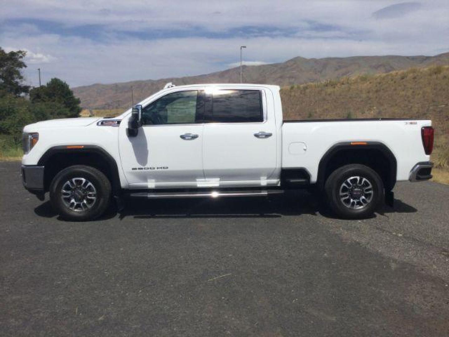 2023 Summit White /Jet Black GMC Sierra 2500HD SLT (1GT49NEY4PF) with an Duramax 6.6L V-8 diesel direct injection engine, 10 speed automatic transmission, located at 1801 Main Street, Lewiston, 83501, (208) 743-9371, 46.417065, -117.004799- Photo#1