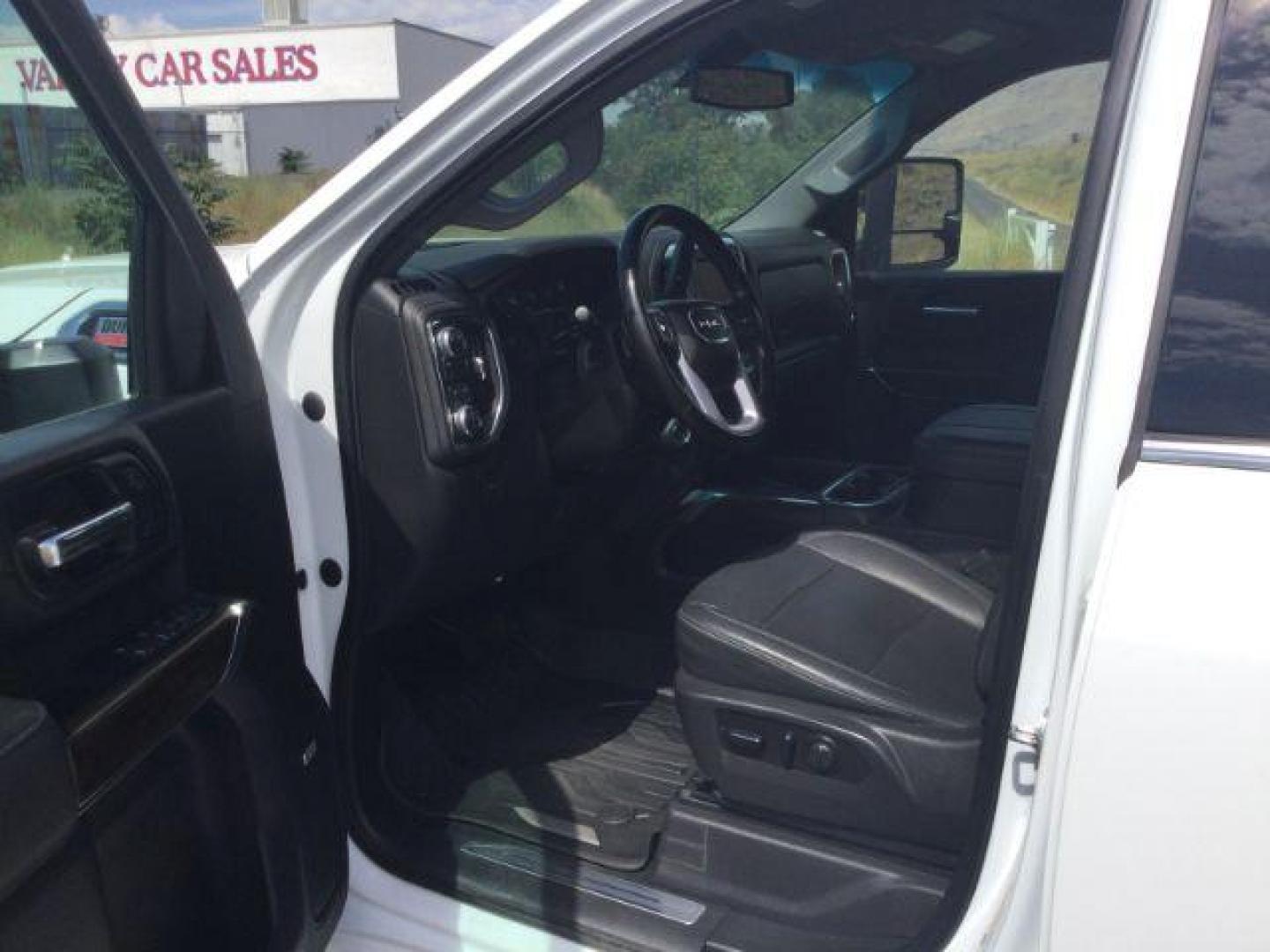 2023 Summit White /Jet Black GMC Sierra 2500HD SLT (1GT49NEY4PF) with an Duramax 6.6L V-8 diesel direct injection engine, 10 speed automatic transmission, located at 1801 Main Street, Lewiston, 83501, (208) 743-9371, 46.417065, -117.004799- Photo#3