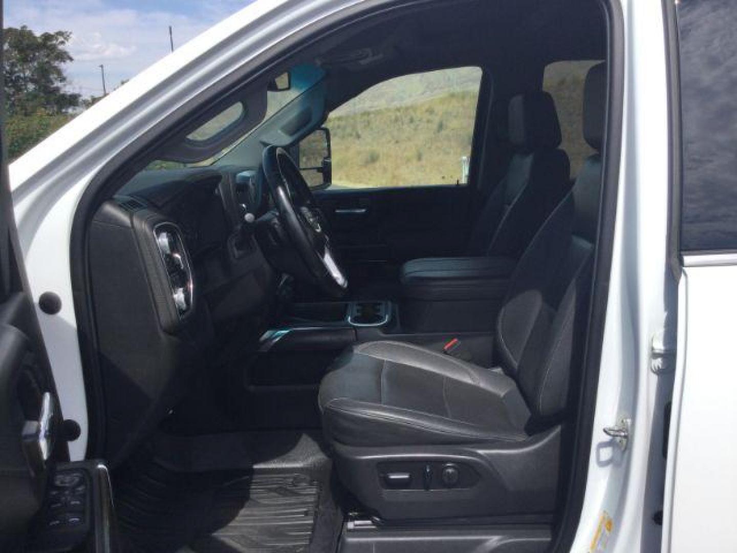 2023 Summit White /Jet Black GMC Sierra 2500HD SLT (1GT49NEY4PF) with an Duramax 6.6L V-8 diesel direct injection engine, 10 speed automatic transmission, located at 1801 Main Street, Lewiston, 83501, (208) 743-9371, 46.417065, -117.004799- Photo#4