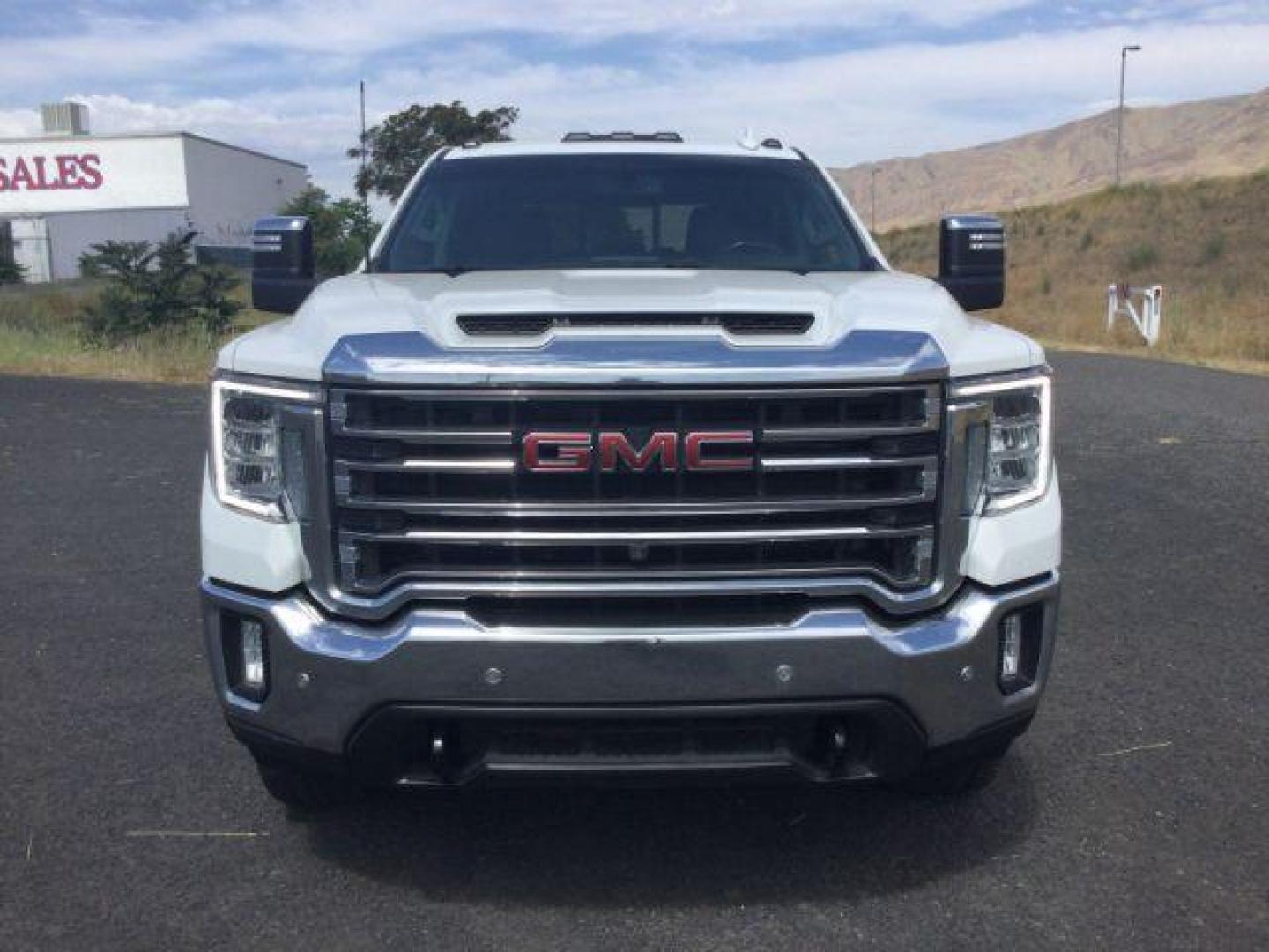 2023 Summit White /Jet Black GMC Sierra 2500HD SLT (1GT49NEY4PF) with an Duramax 6.6L V-8 diesel direct injection engine, 10 speed automatic transmission, located at 1801 Main Street, Lewiston, 83501, (208) 743-9371, 46.417065, -117.004799- Photo#6