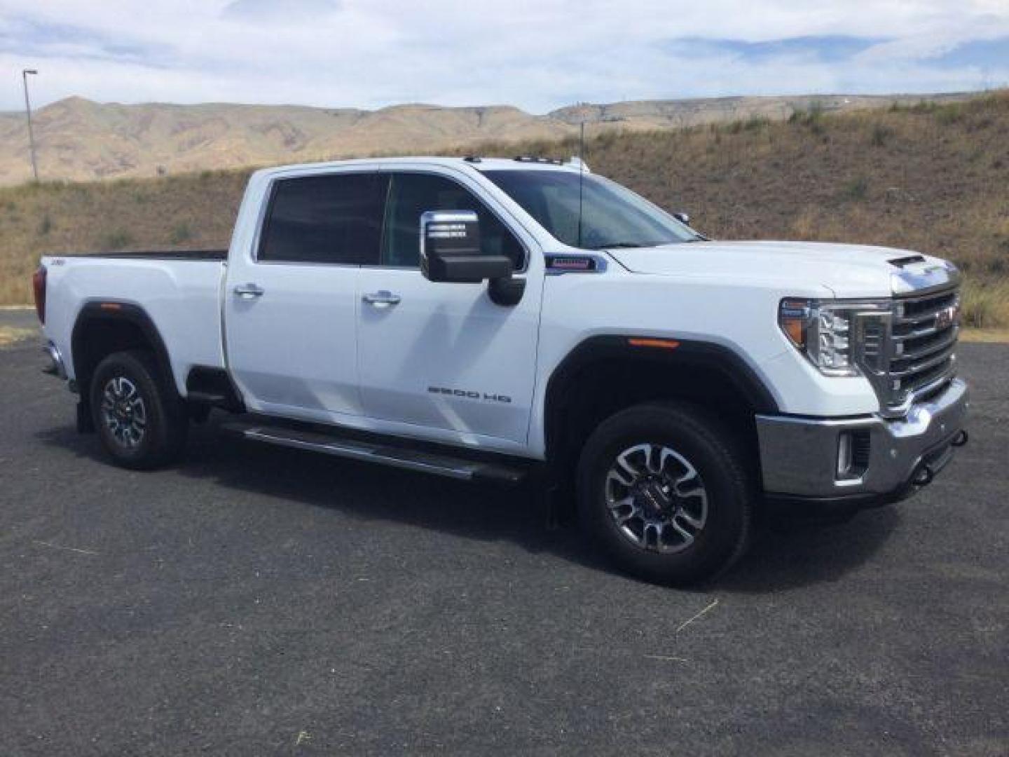2023 Summit White /Jet Black GMC Sierra 2500HD SLT (1GT49NEY4PF) with an Duramax 6.6L V-8 diesel direct injection engine, 10 speed automatic transmission, located at 1801 Main Street, Lewiston, 83501, (208) 743-9371, 46.417065, -117.004799- Photo#17