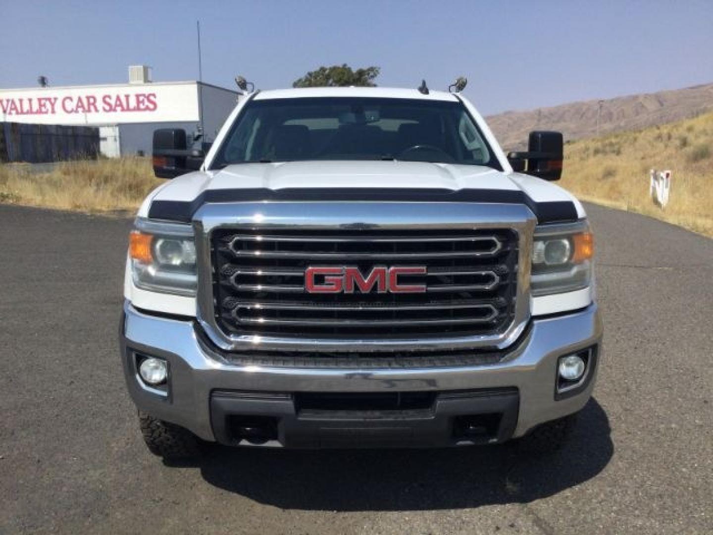 2018 Summit White /Jet Black GMC Sierra 3500HD SLE (1GD42WCG1JF) with an Vortec 6L V-8 variable valve control engine, 6-Speed Automatic transmission, located at 1801 Main Street, Lewiston, 83501, (208) 743-9371, 46.417065, -117.004799- Photo#0
