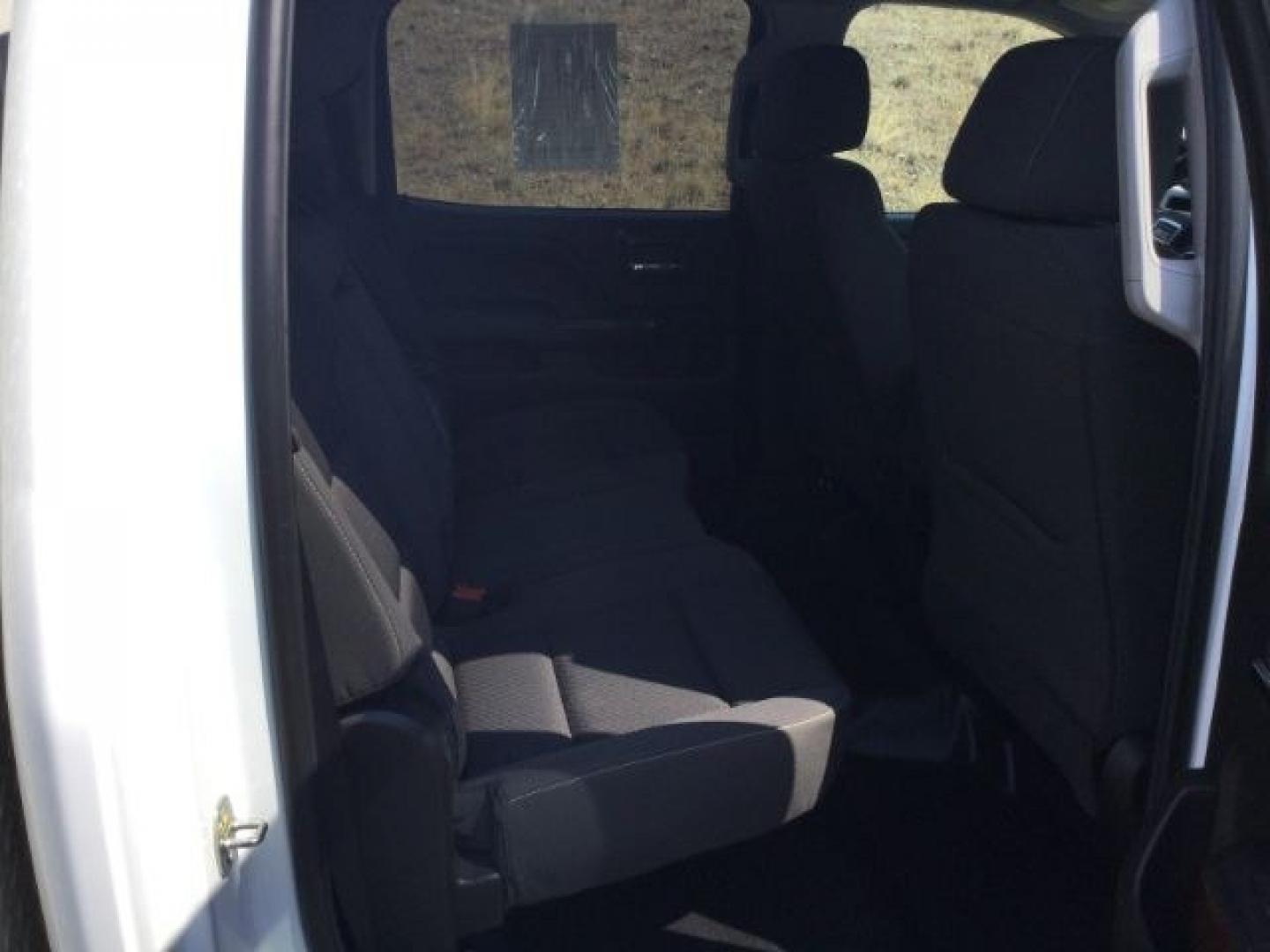 2018 Summit White /Jet Black GMC Sierra 3500HD SLE (1GD42WCG1JF) with an Vortec 6L V-8 variable valve control engine, 6-Speed Automatic transmission, located at 1801 Main Street, Lewiston, 83501, (208) 743-9371, 46.417065, -117.004799- Photo#3