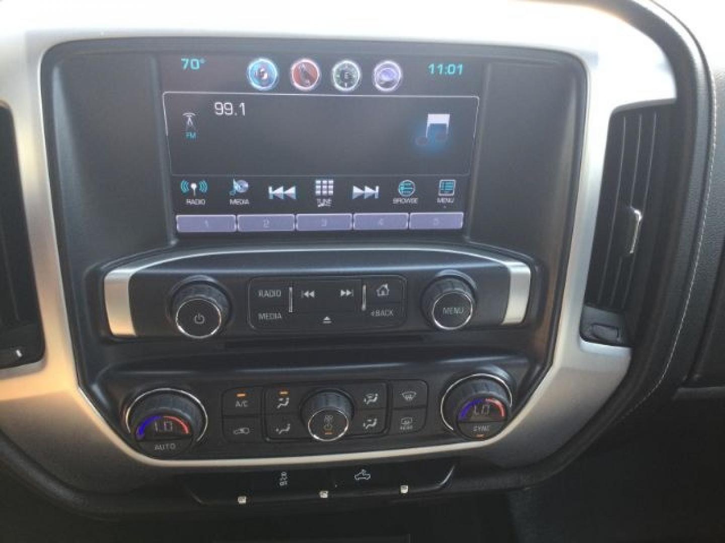 2018 Summit White /Jet Black GMC Sierra 3500HD SLE (1GD42WCG1JF) with an Vortec 6L V-8 variable valve control engine, 6-Speed Automatic transmission, located at 1801 Main Street, Lewiston, 83501, (208) 743-9371, 46.417065, -117.004799- Photo#10