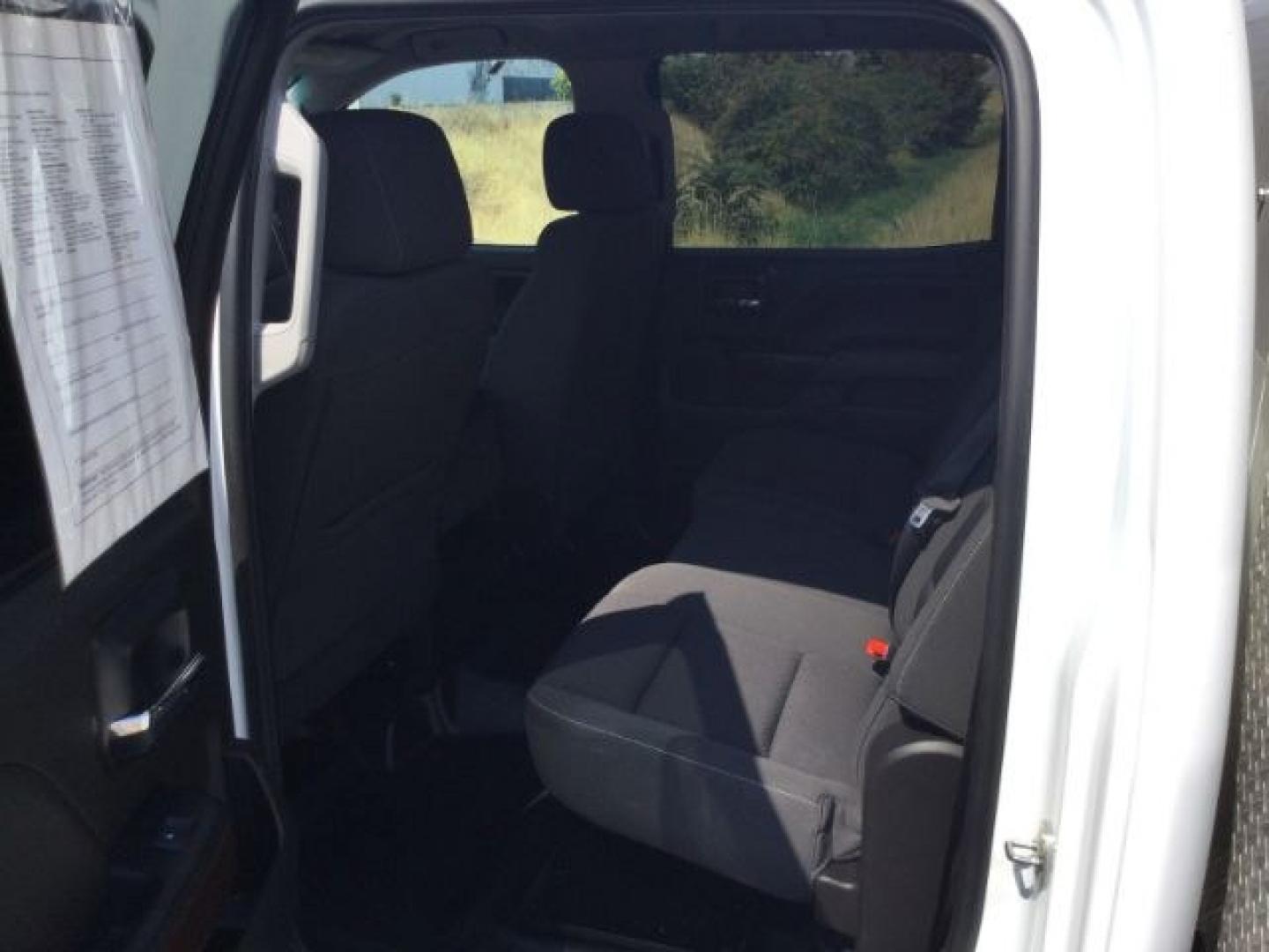 2018 Summit White /Jet Black GMC Sierra 3500HD SLE (1GD42WCG1JF) with an Vortec 6L V-8 variable valve control engine, 6-Speed Automatic transmission, located at 1801 Main Street, Lewiston, 83501, (208) 743-9371, 46.417065, -117.004799- Photo#14