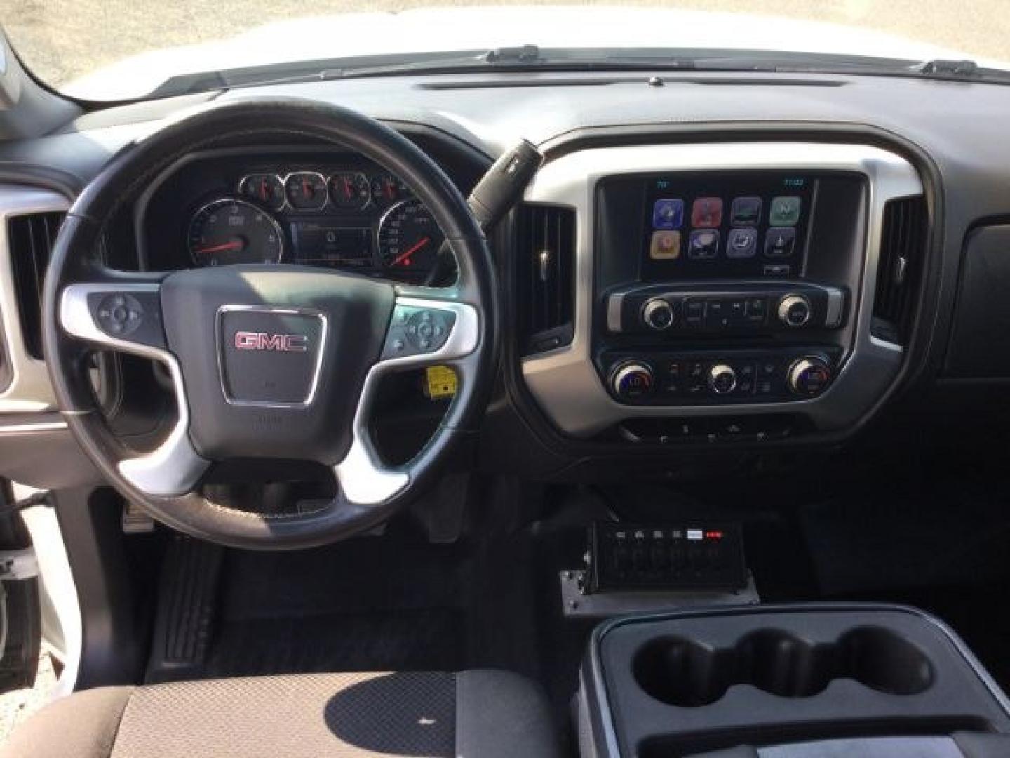 2018 Summit White /Jet Black GMC Sierra 3500HD SLE (1GD42WCG1JF) with an Vortec 6L V-8 variable valve control engine, 6-Speed Automatic transmission, located at 1801 Main Street, Lewiston, 83501, (208) 743-9371, 46.417065, -117.004799- Photo#15
