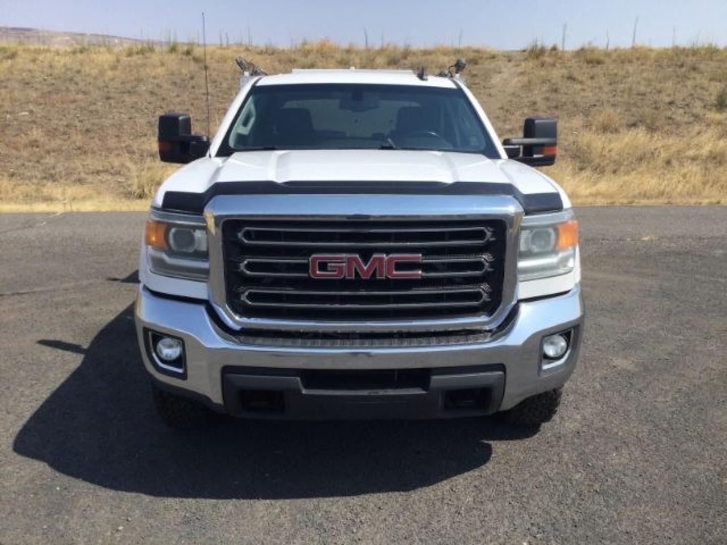 2018 Summit White /Jet Black GMC Sierra 3500HD SLE (1GD42WCG1JF) with an Vortec 6L V-8 variable valve control engine, 6-Speed Automatic transmission, located at 1801 Main Street, Lewiston, 83501, (208) 743-9371, 46.417065, -117.004799- Photo#16