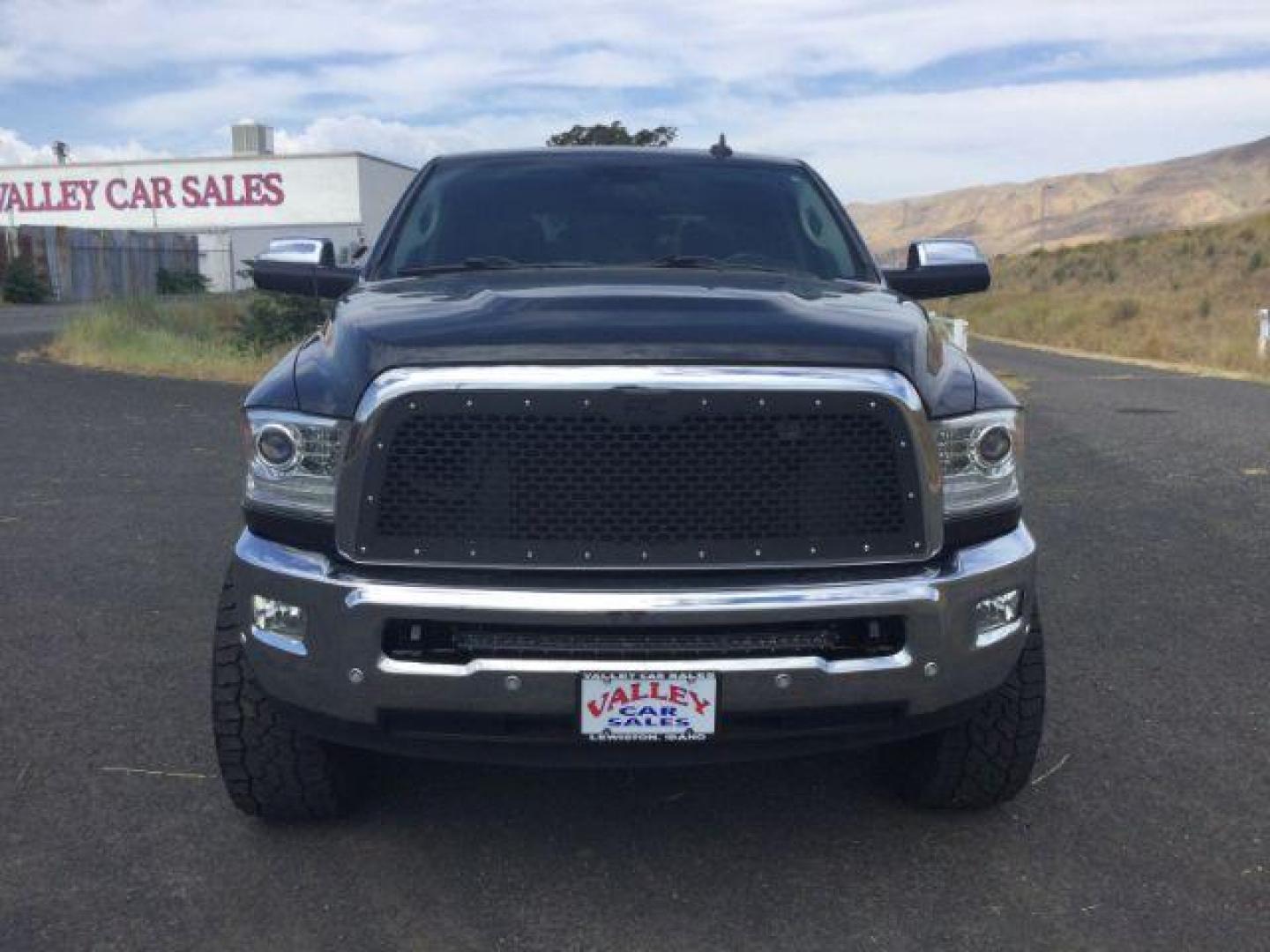 2017 Maximum Steel Metallic Clearcoat /Black Ram 2500 Laramie Crew Cab 4x4 6'4 Box (3C6UR5FL8HG) with an Cummins 6.7L I-6 diesel direct injection engine, 6-Speed Automatic transmission, located at 1801 Main Street, Lewiston, 83501, (208) 743-9371, 46.417065, -117.004799 - Photo#2