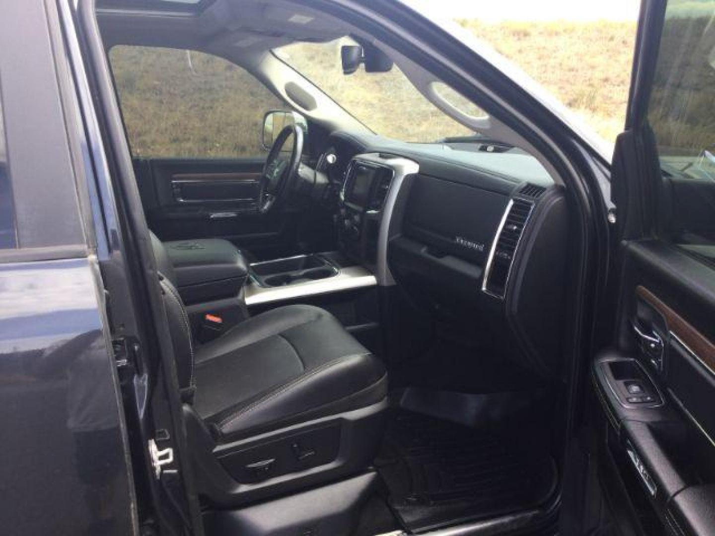 2017 Maximum Steel Metallic Clearcoat /Black Ram 2500 Laramie Crew Cab 4x4 6'4 Box (3C6UR5FL8HG) with an Cummins 6.7L I-6 diesel direct injection engine, 6-Speed Automatic transmission, located at 1801 Main Street, Lewiston, 83501, (208) 743-9371, 46.417065, -117.004799 - Photo#15