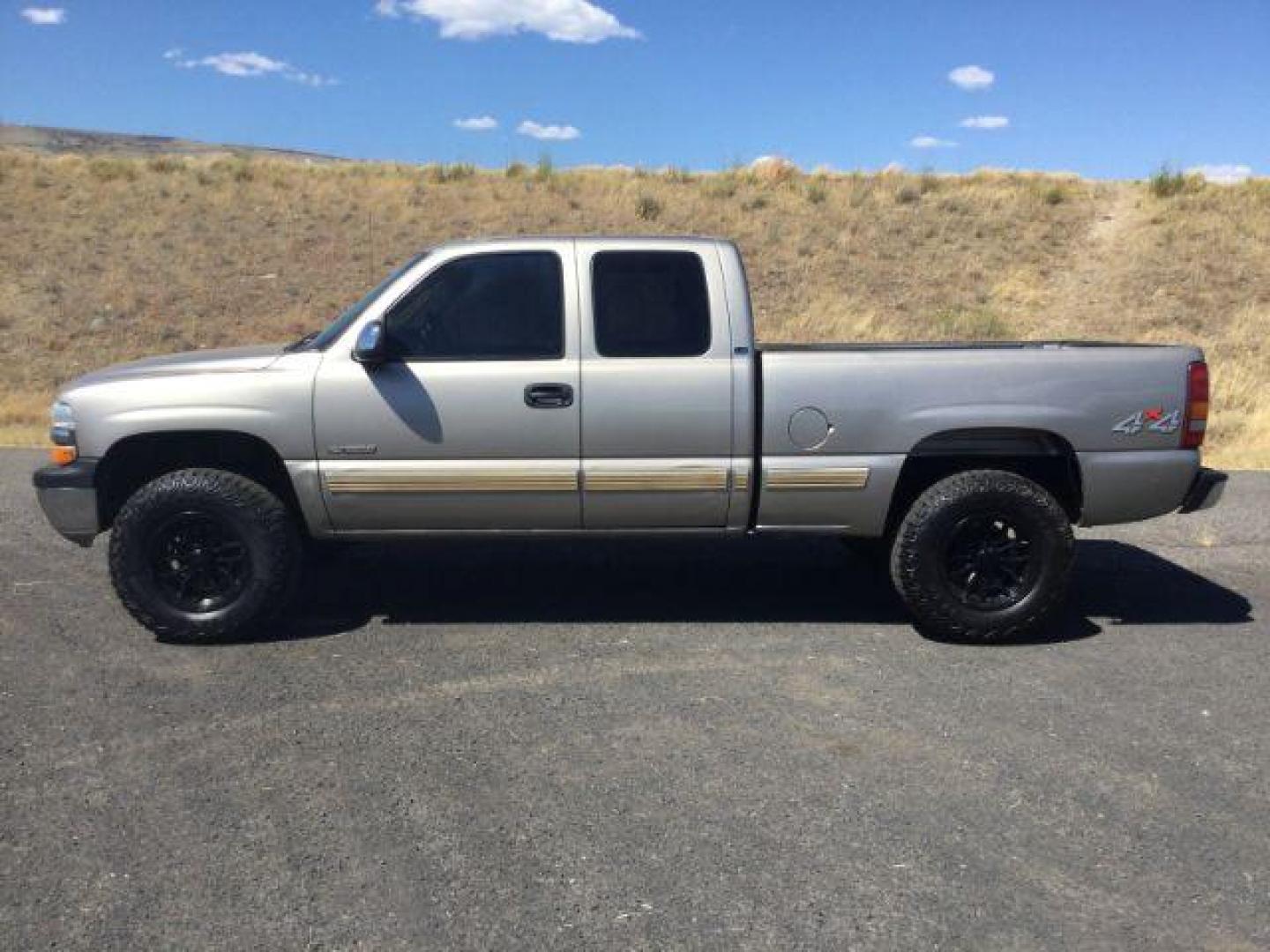 2002 Light Pewter Metallic /Graphite Chevrolet Silverado 1500 LS (2GCEK19T021) with an Vortec 5.3L V-8 regular unleaded engine, 4 Speed Automatic transmission, located at 1801 Main Street, Lewiston, 83501, (208) 743-9371, 46.417065, -117.004799 - Photo#3