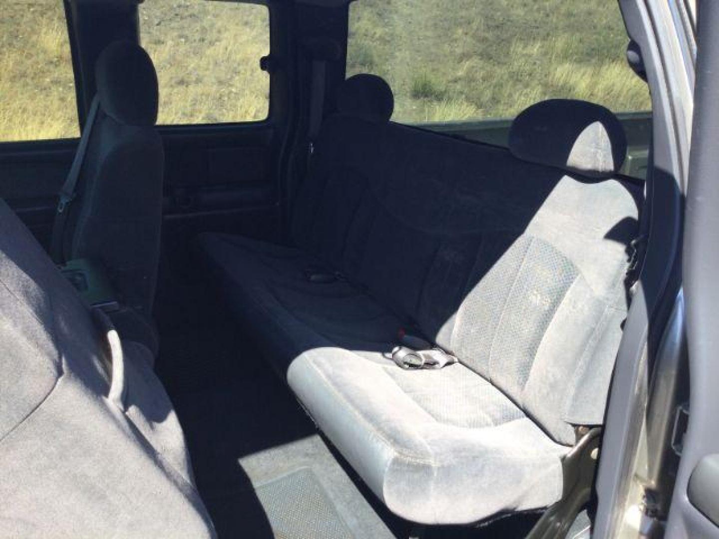 2002 Light Pewter Metallic /Graphite Chevrolet Silverado 1500 LS (2GCEK19T021) with an Vortec 5.3L V-8 regular unleaded engine, 4 Speed Automatic transmission, located at 1801 Main Street, Lewiston, 83501, (208) 743-9371, 46.417065, -117.004799 - Photo#8