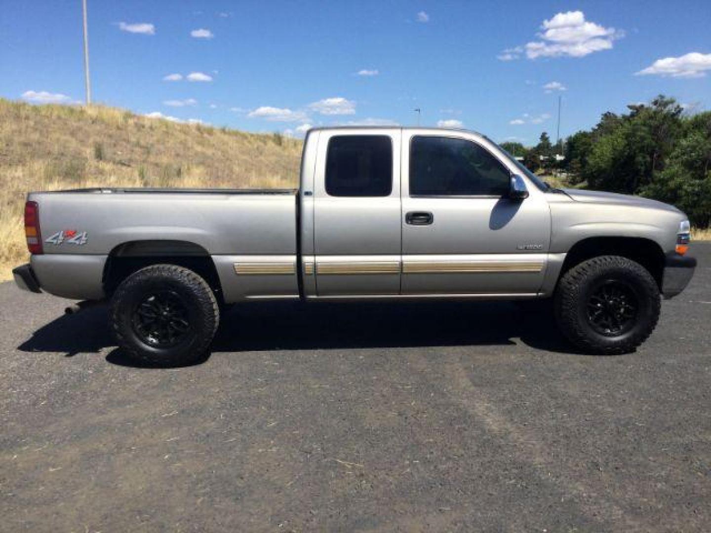 2002 Light Pewter Metallic /Graphite Chevrolet Silverado 1500 LS (2GCEK19T021) with an Vortec 5.3L V-8 regular unleaded engine, 4 Speed Automatic transmission, located at 1801 Main Street, Lewiston, 83501, (208) 743-9371, 46.417065, -117.004799 - Photo#16