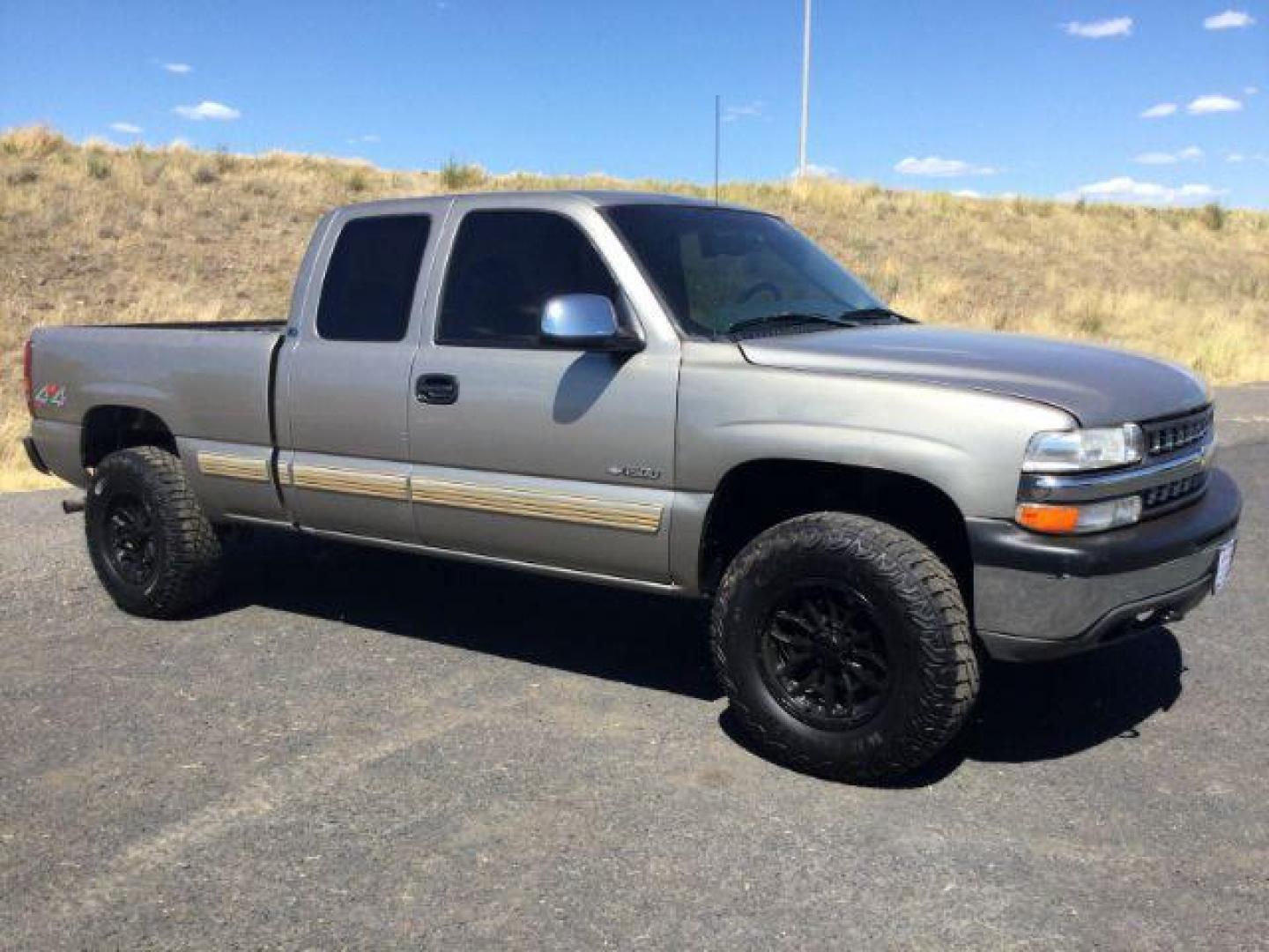 2002 Light Pewter Metallic /Graphite Chevrolet Silverado 1500 LS (2GCEK19T021) with an Vortec 5.3L V-8 regular unleaded engine, 4 Speed Automatic transmission, located at 1801 Main Street, Lewiston, 83501, (208) 743-9371, 46.417065, -117.004799 - Photo#17
